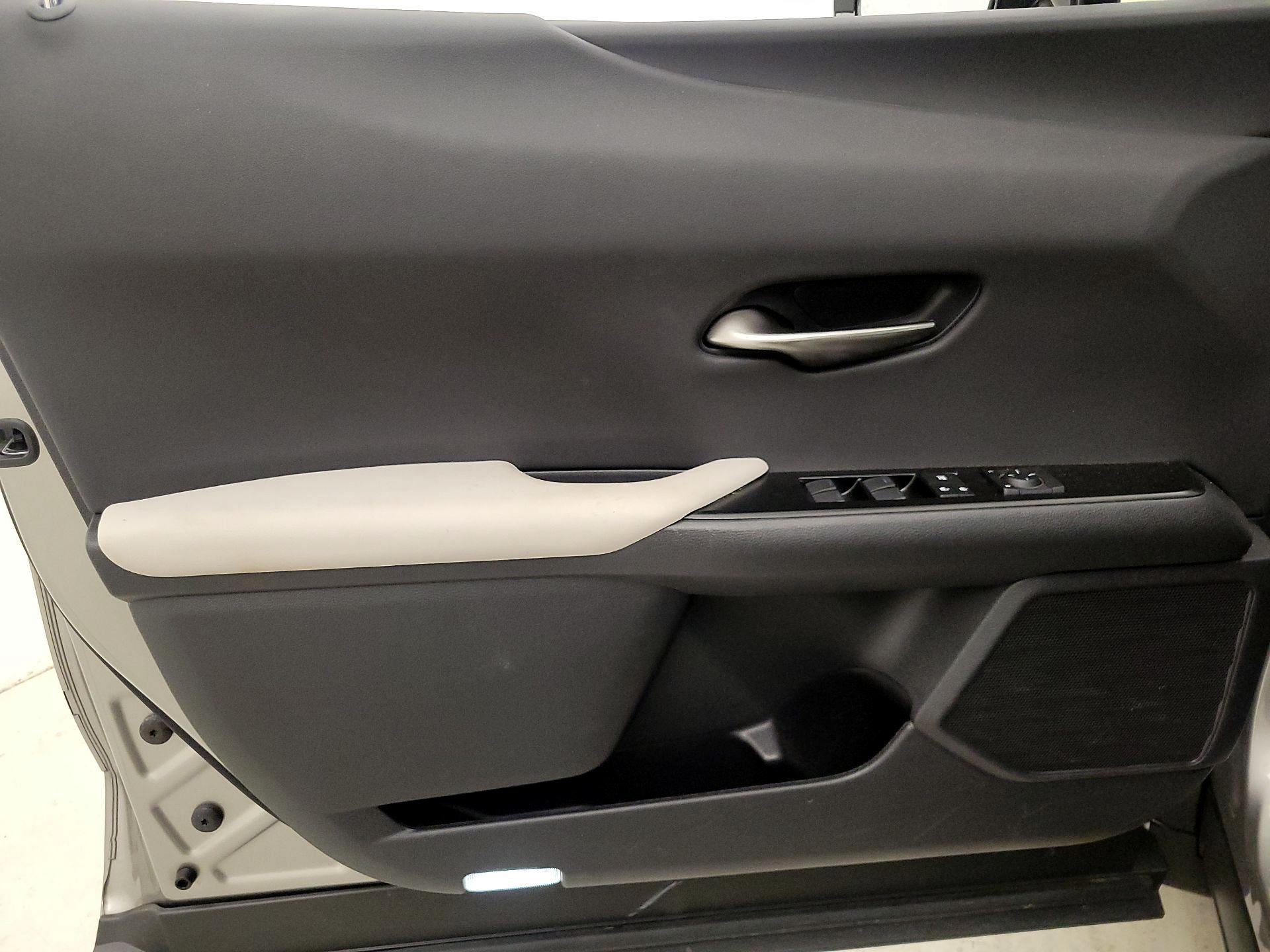 Thumbnail: 2021 Lexus UX - 12