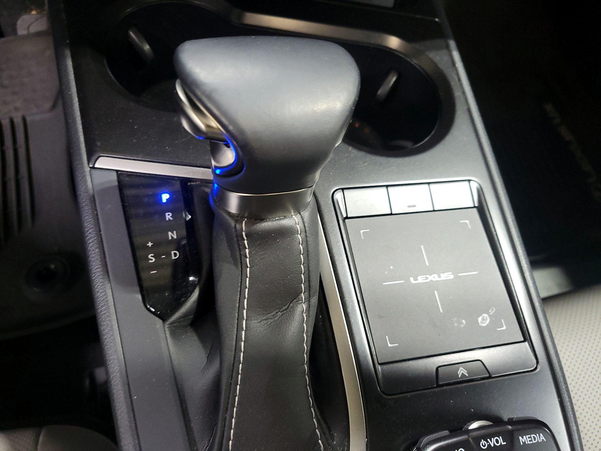 Thumbnail: 2021 Lexus UX - 18