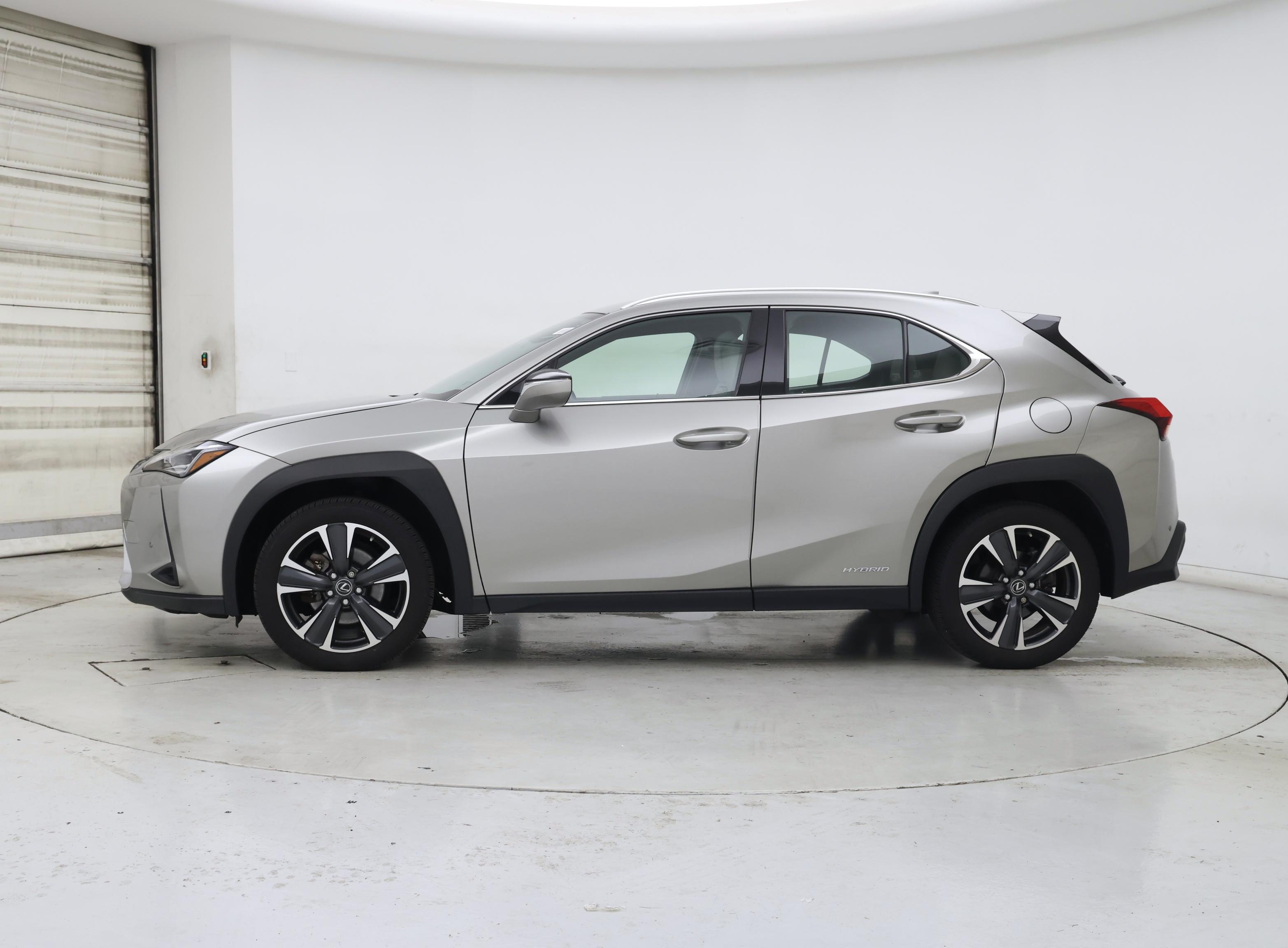 Thumbnail: 2021 Lexus UX - 3