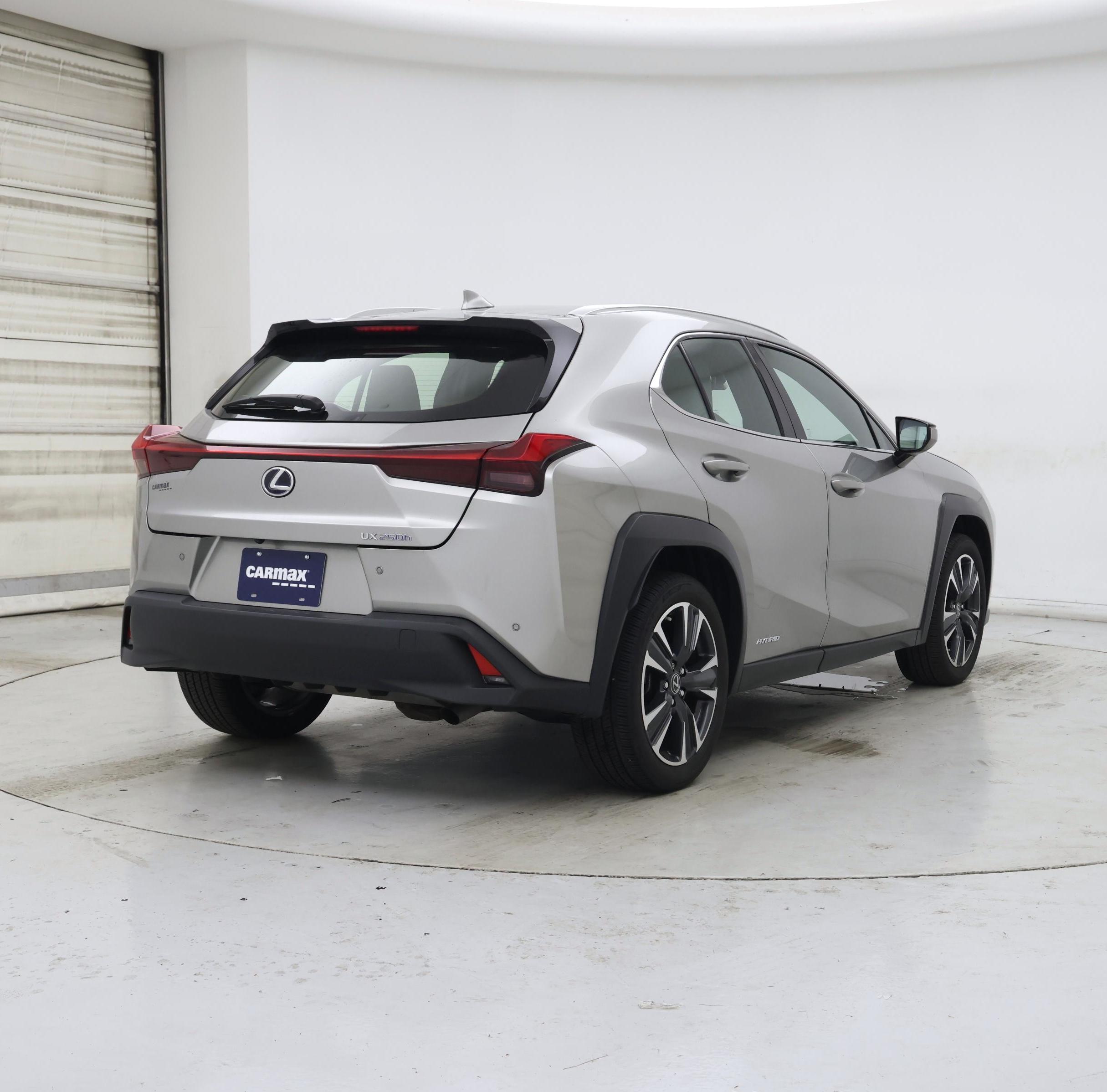 Thumbnail: 2021 Lexus UX - 8