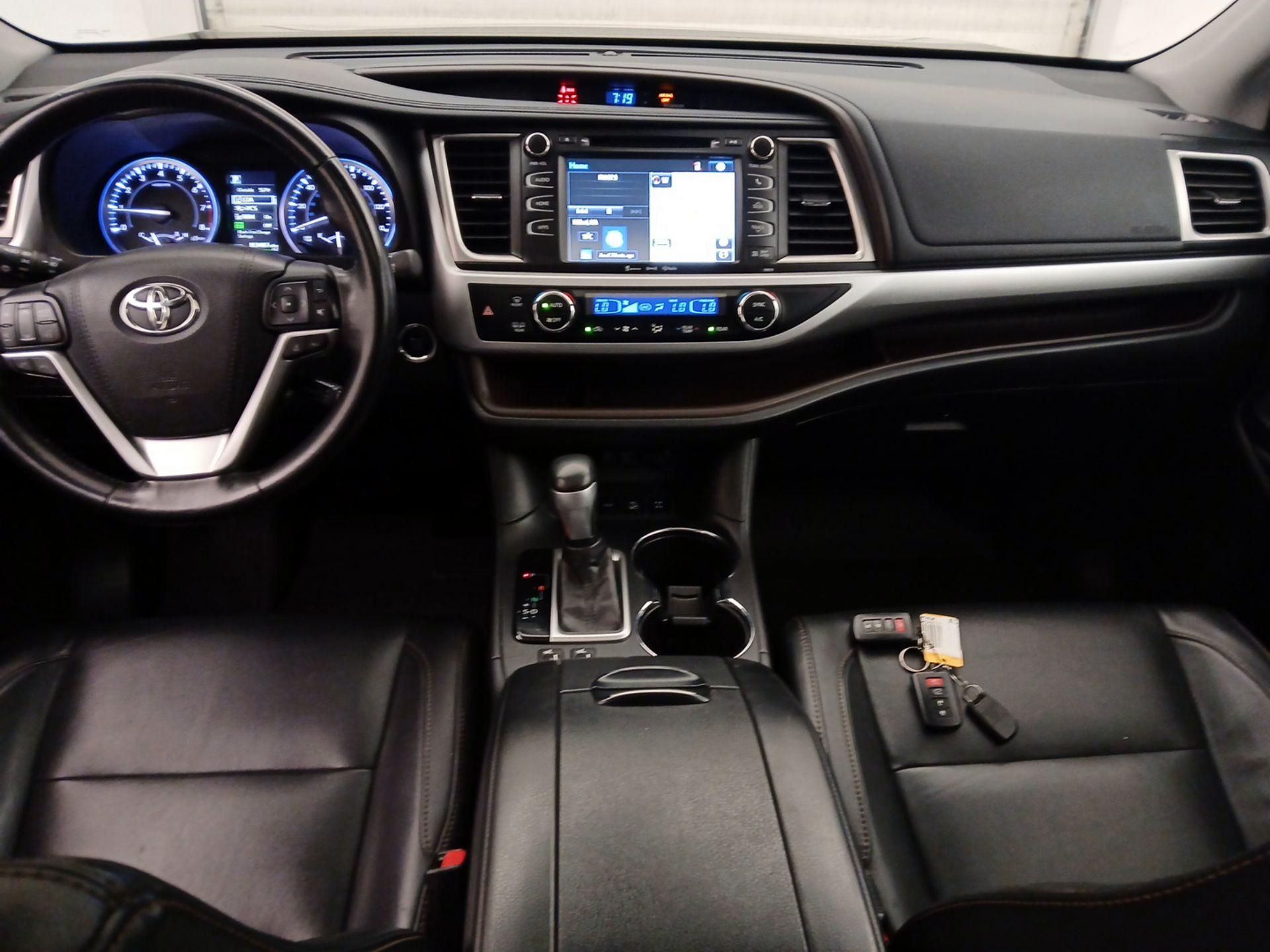 Thumbnail: 2017 Toyota Highlander - 9