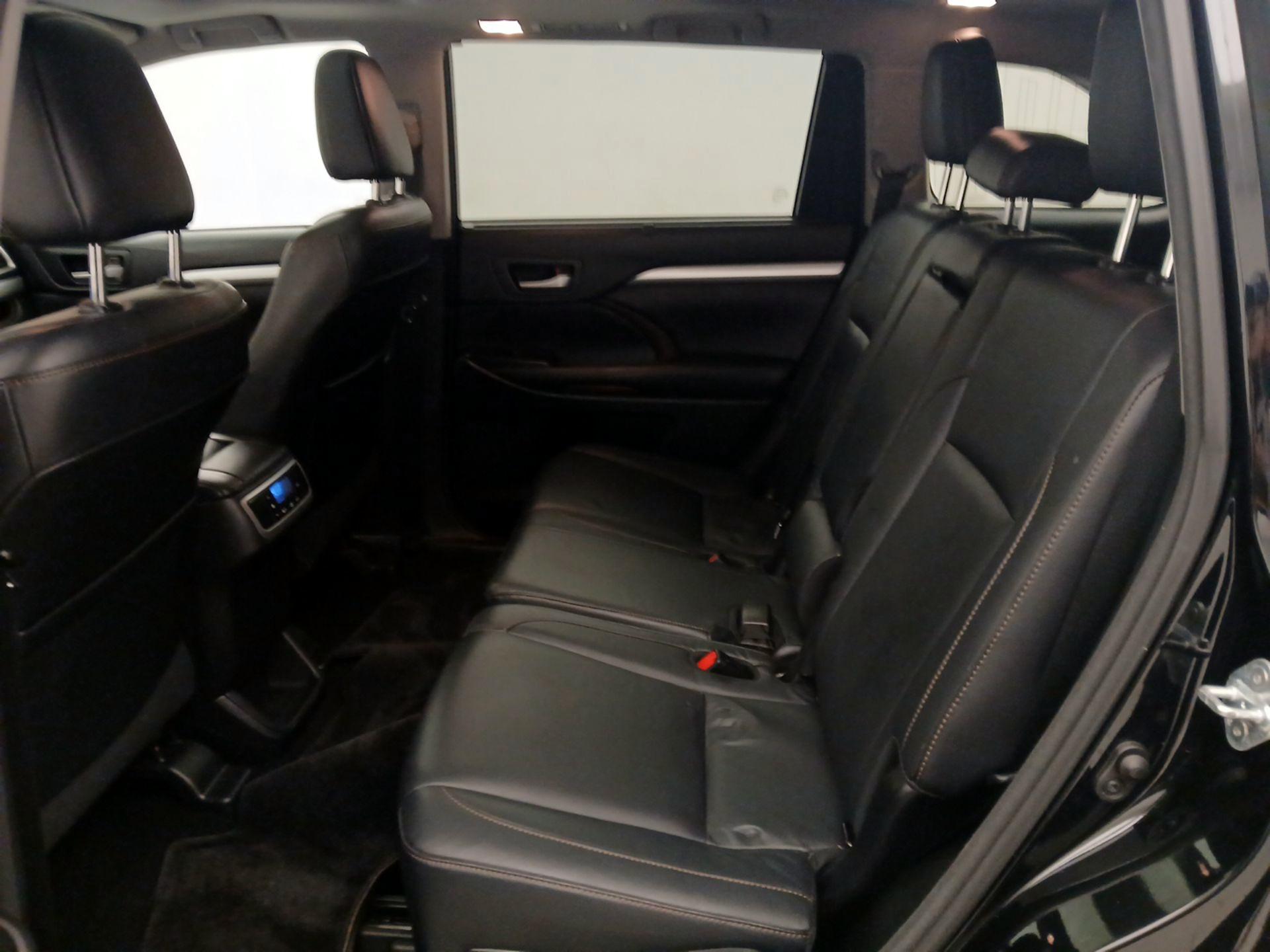 Thumbnail: 2017 Toyota Highlander - 20