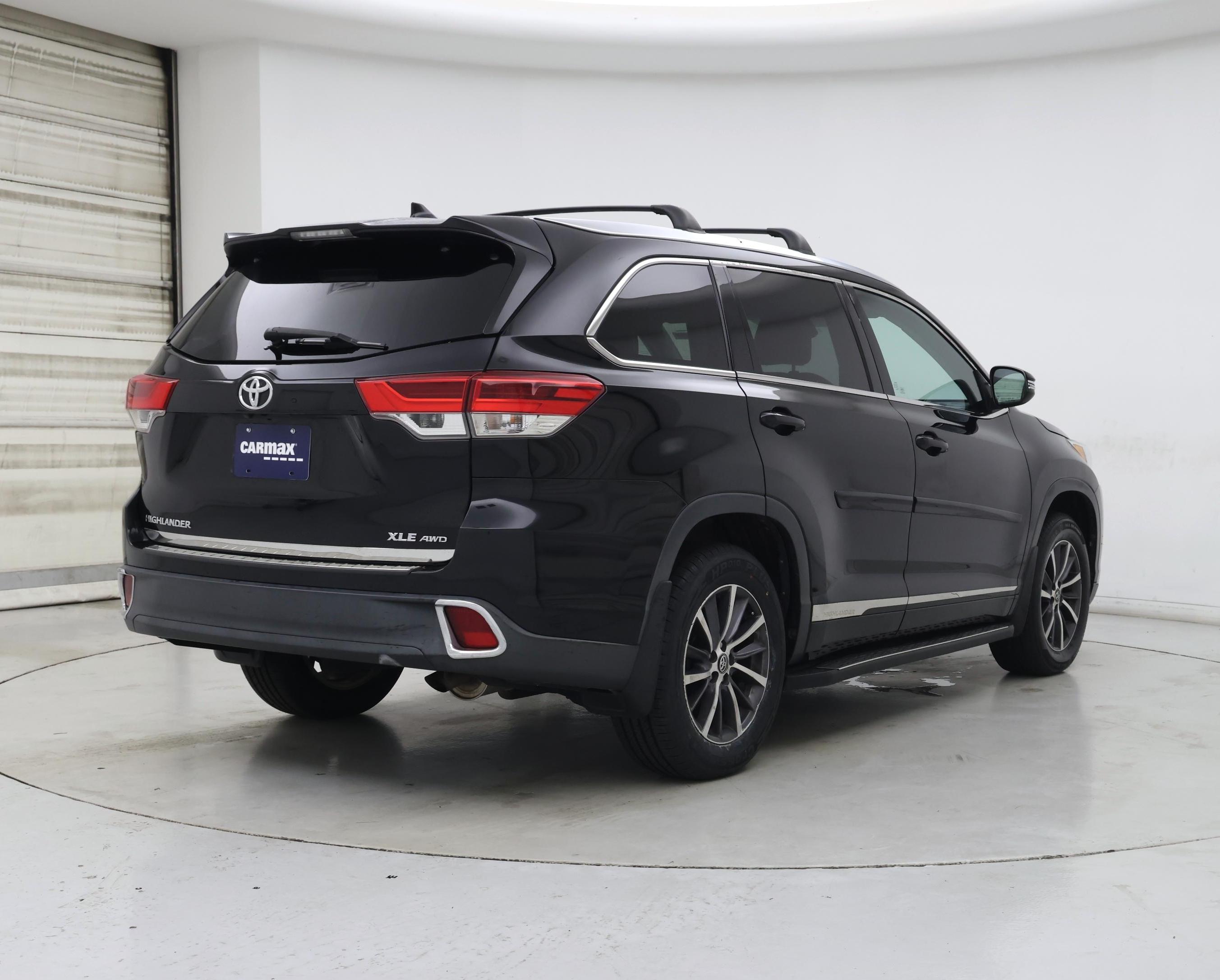 Thumbnail: 2017 Toyota Highlander - 8