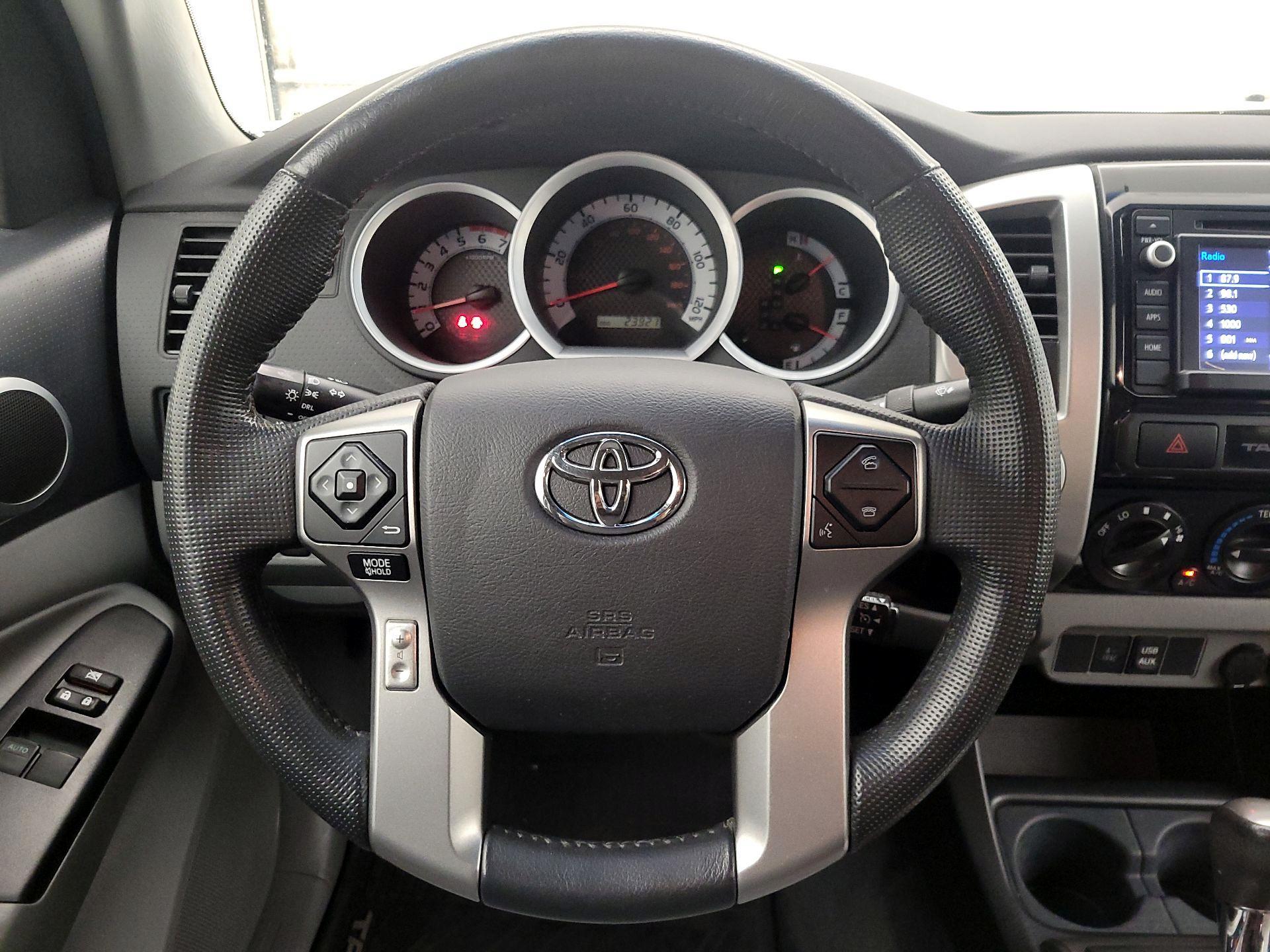 Thumbnail: 2015 Toyota Tacoma - 10