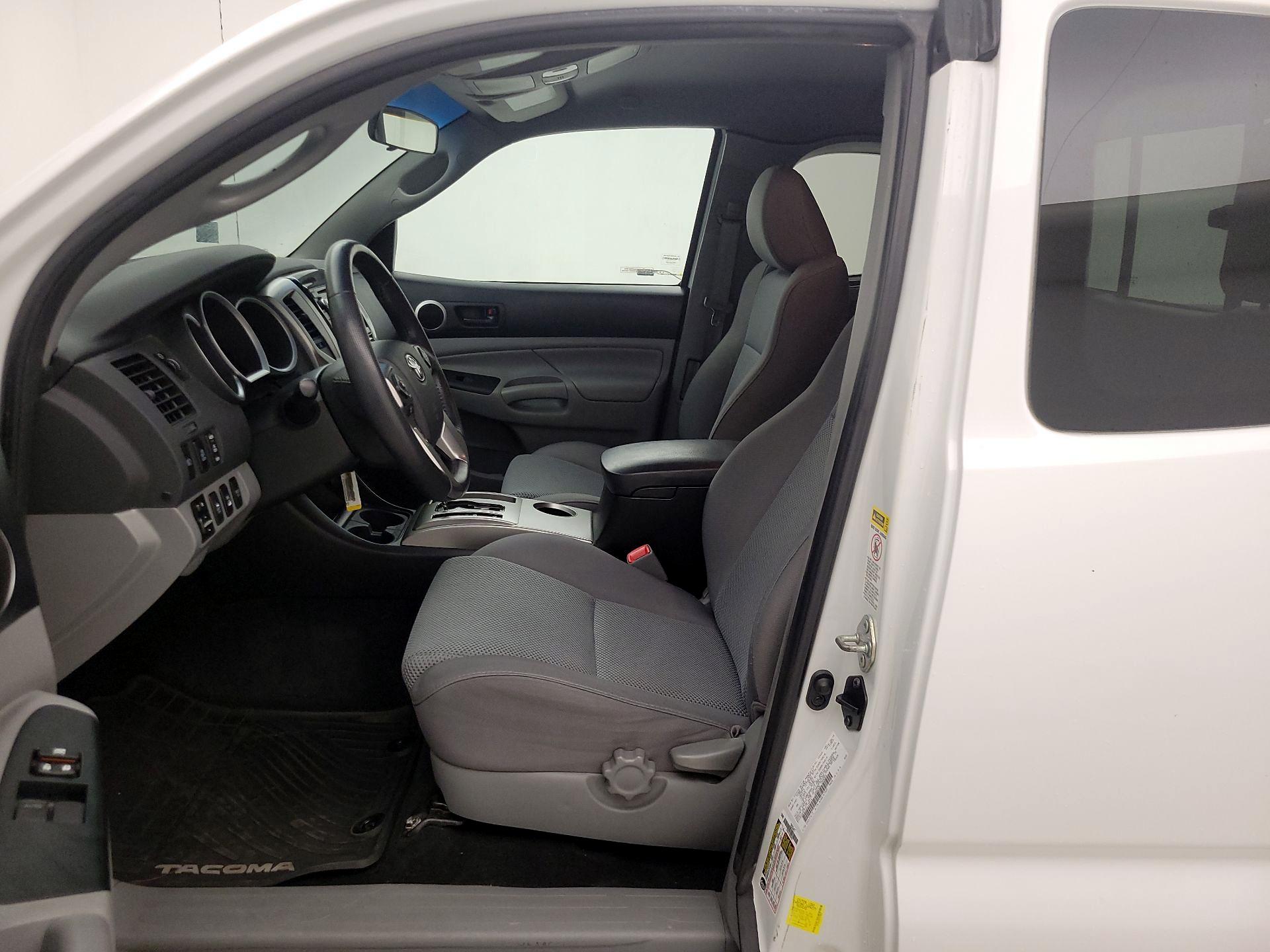 Thumbnail: 2015 Toyota Tacoma - 11