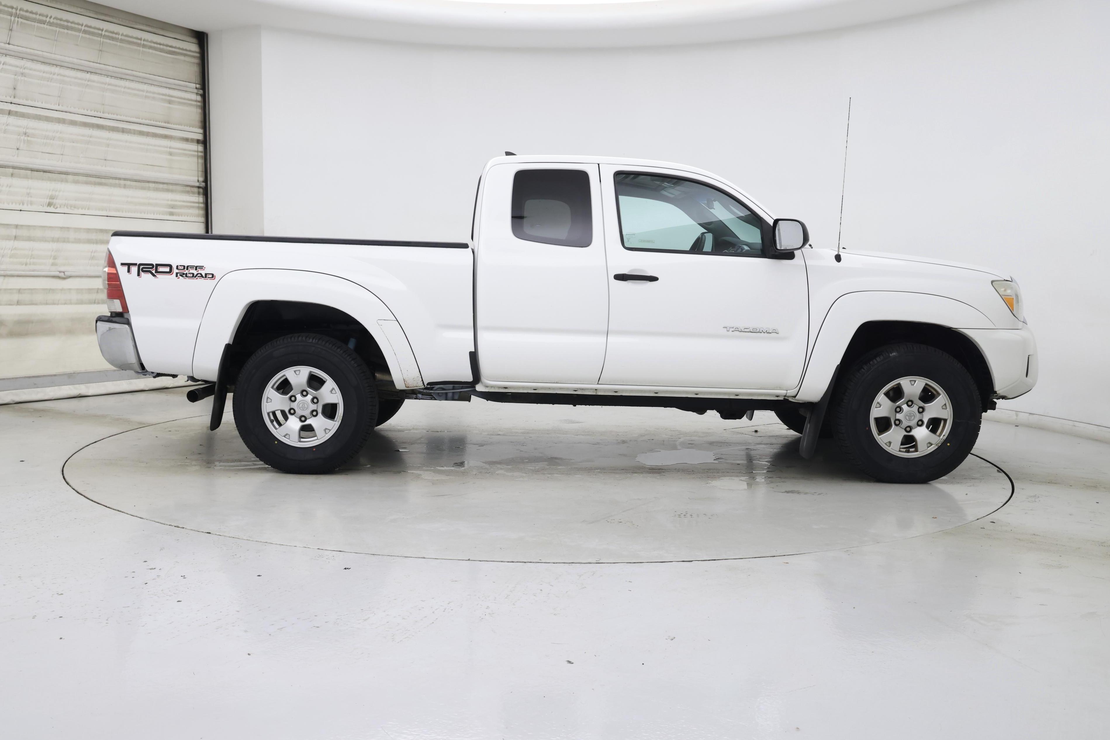 Thumbnail: 2015 Toyota Tacoma - 7