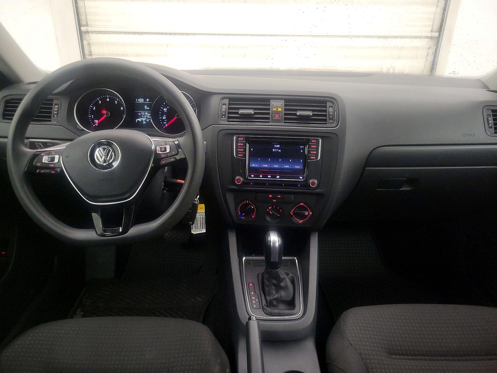 Thumbnail: 2016 Volkswagen Jetta - 9