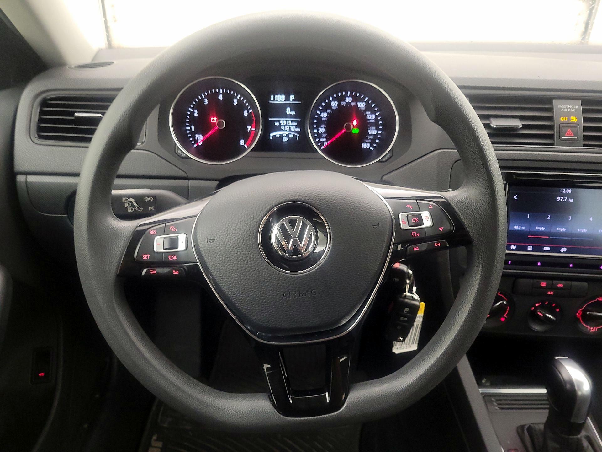 Thumbnail: 2016 Volkswagen Jetta - 10