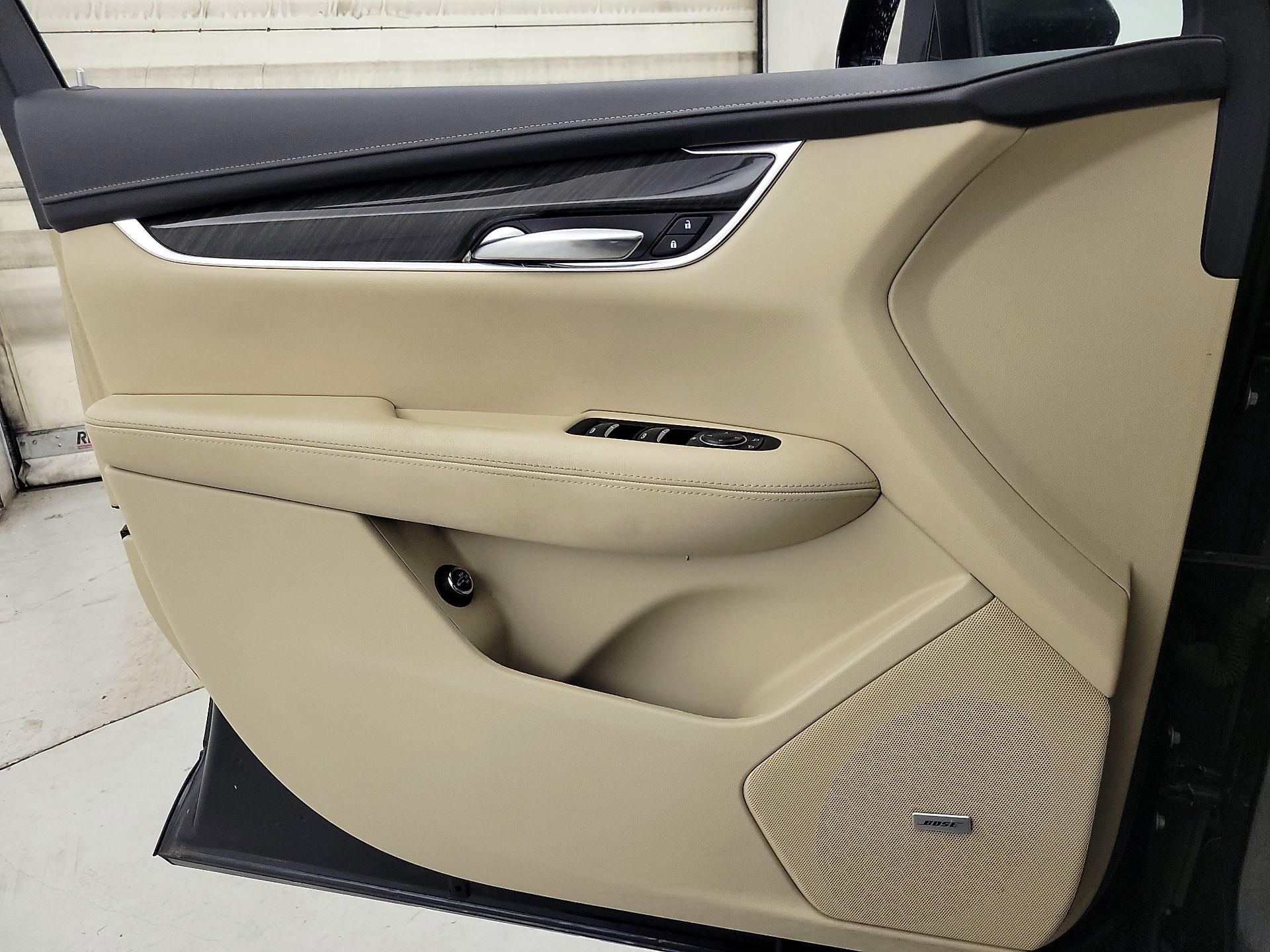 Thumbnail: 2019 Cadillac XT5 - 12