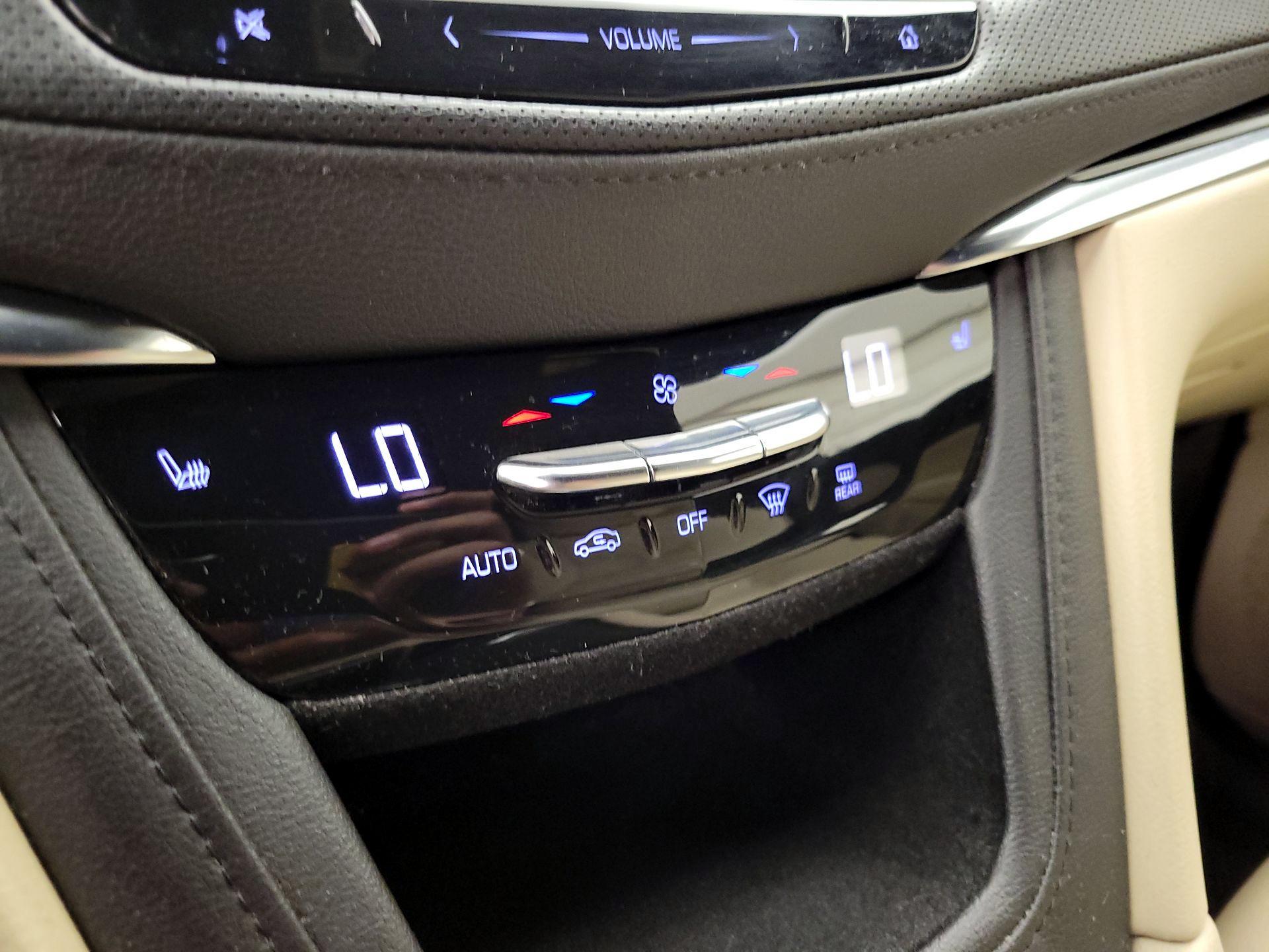 Thumbnail: 2019 Cadillac XT5 - 16