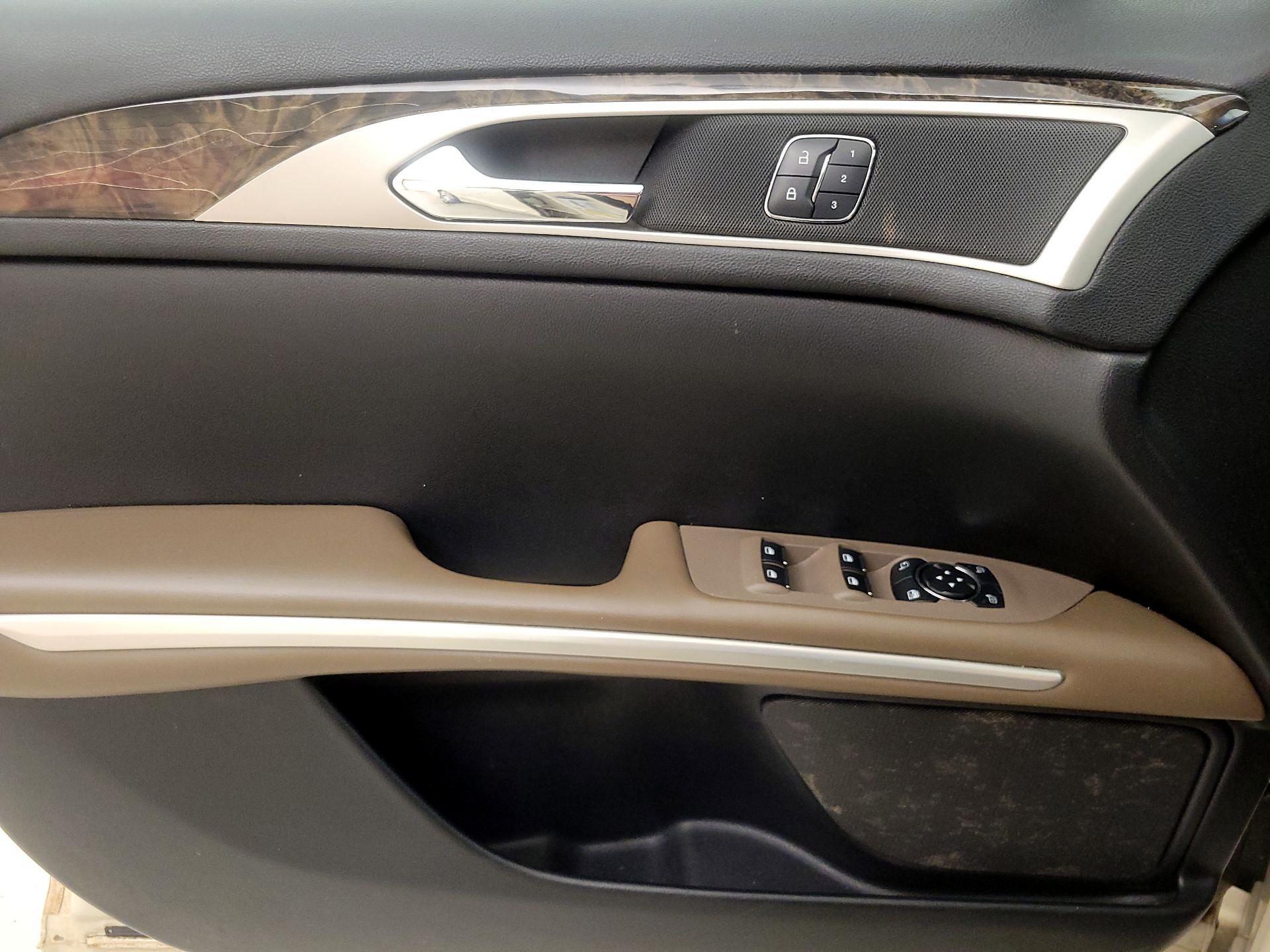 Thumbnail: 2015 Lincoln MKZ - 12