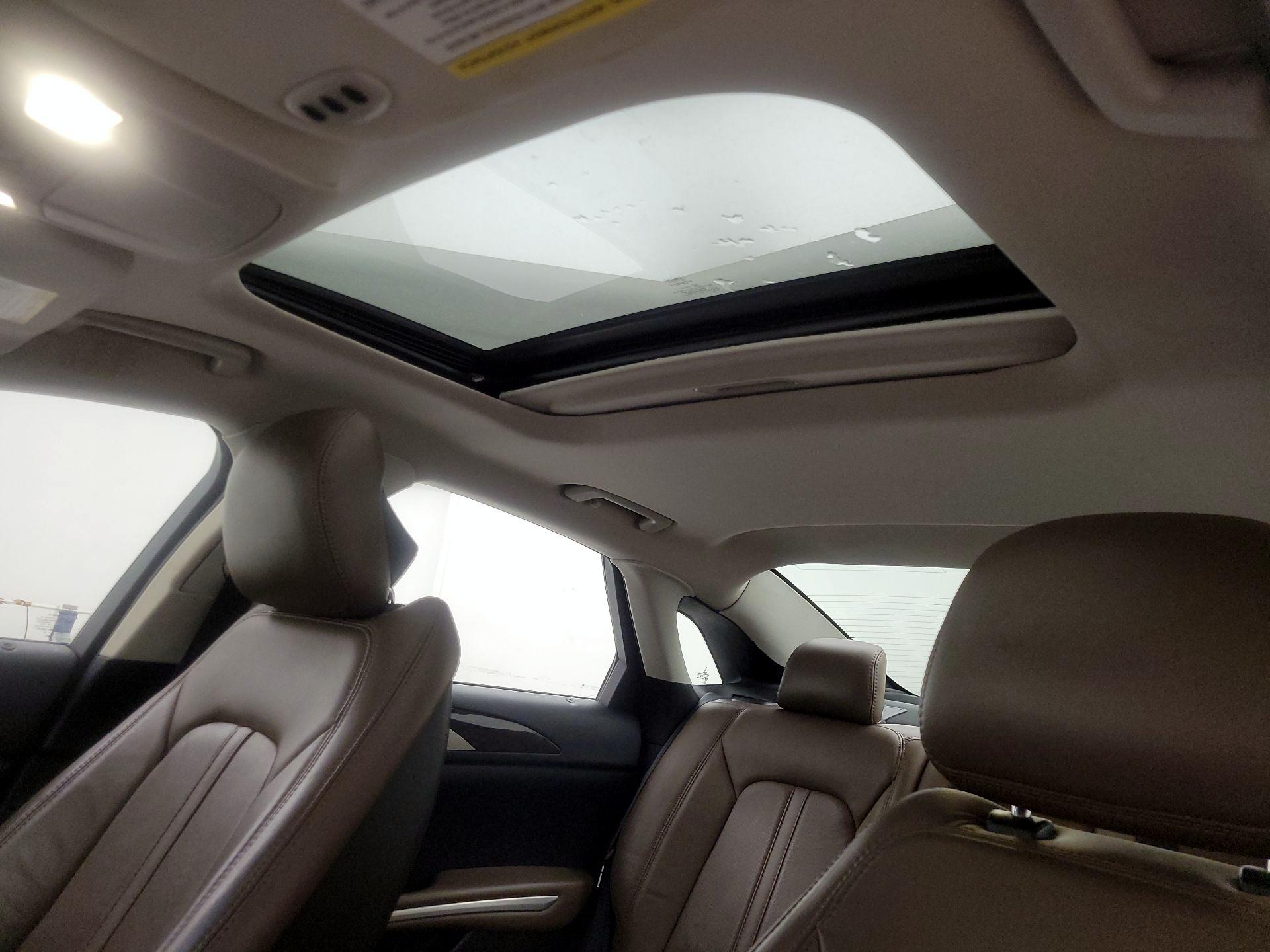 Thumbnail: 2015 Lincoln MKZ - 19