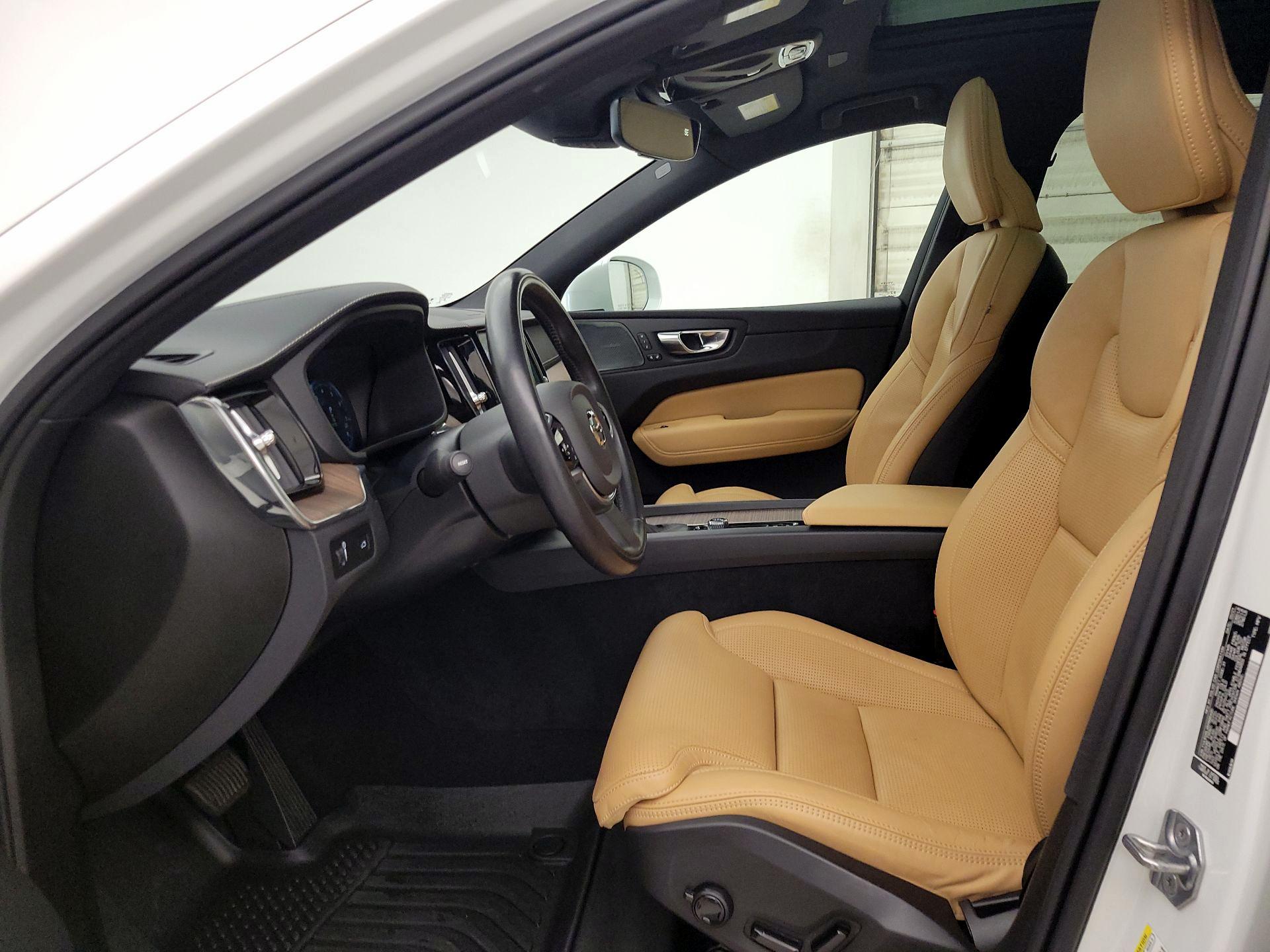 Thumbnail: 2021 Volvo XC60 - 11