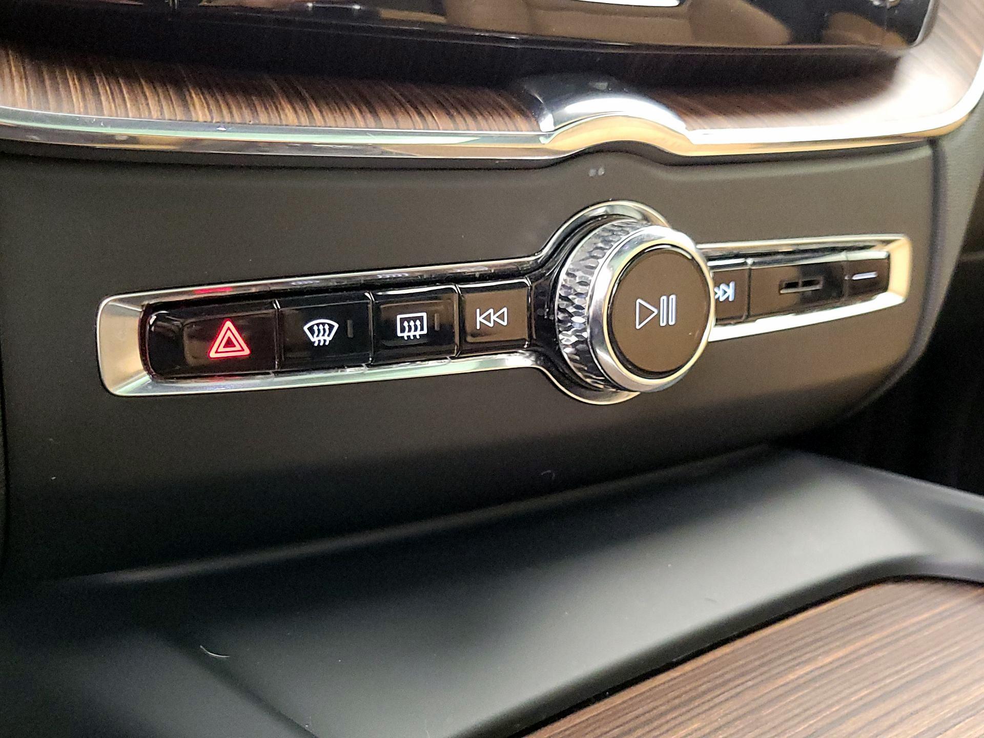 Thumbnail: 2021 Volvo XC60 - 16