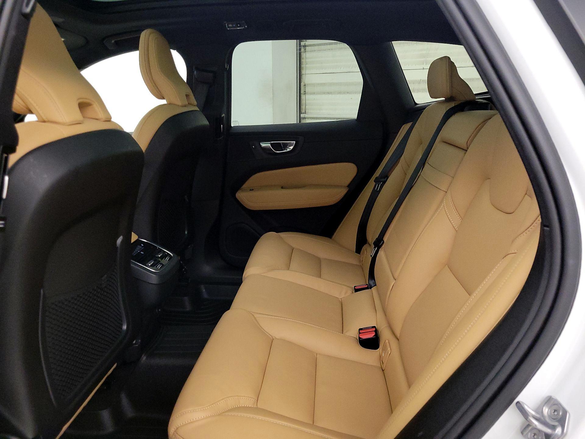 Thumbnail: 2021 Volvo XC60 - 20
