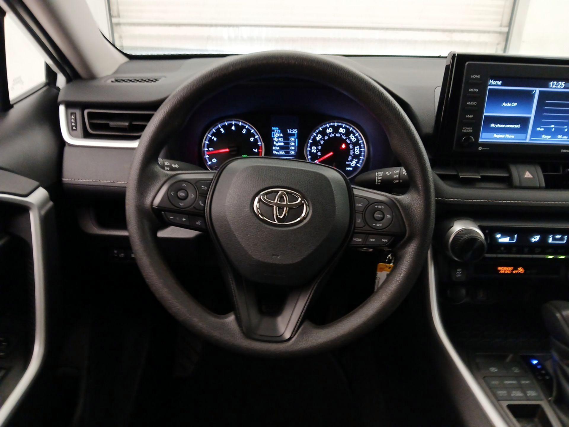 Thumbnail: 2020 Toyota RAV4 - 10