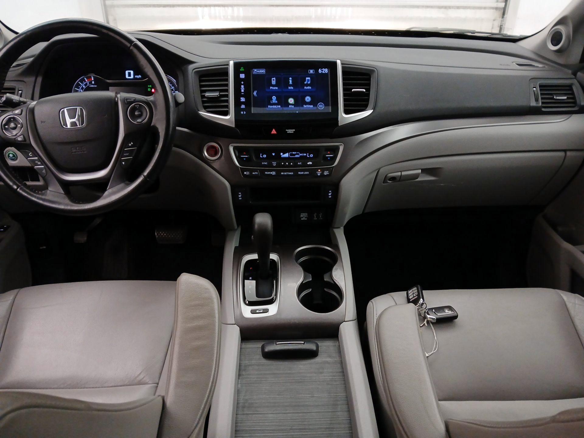 Thumbnail: 2016 Honda Pilot - 9