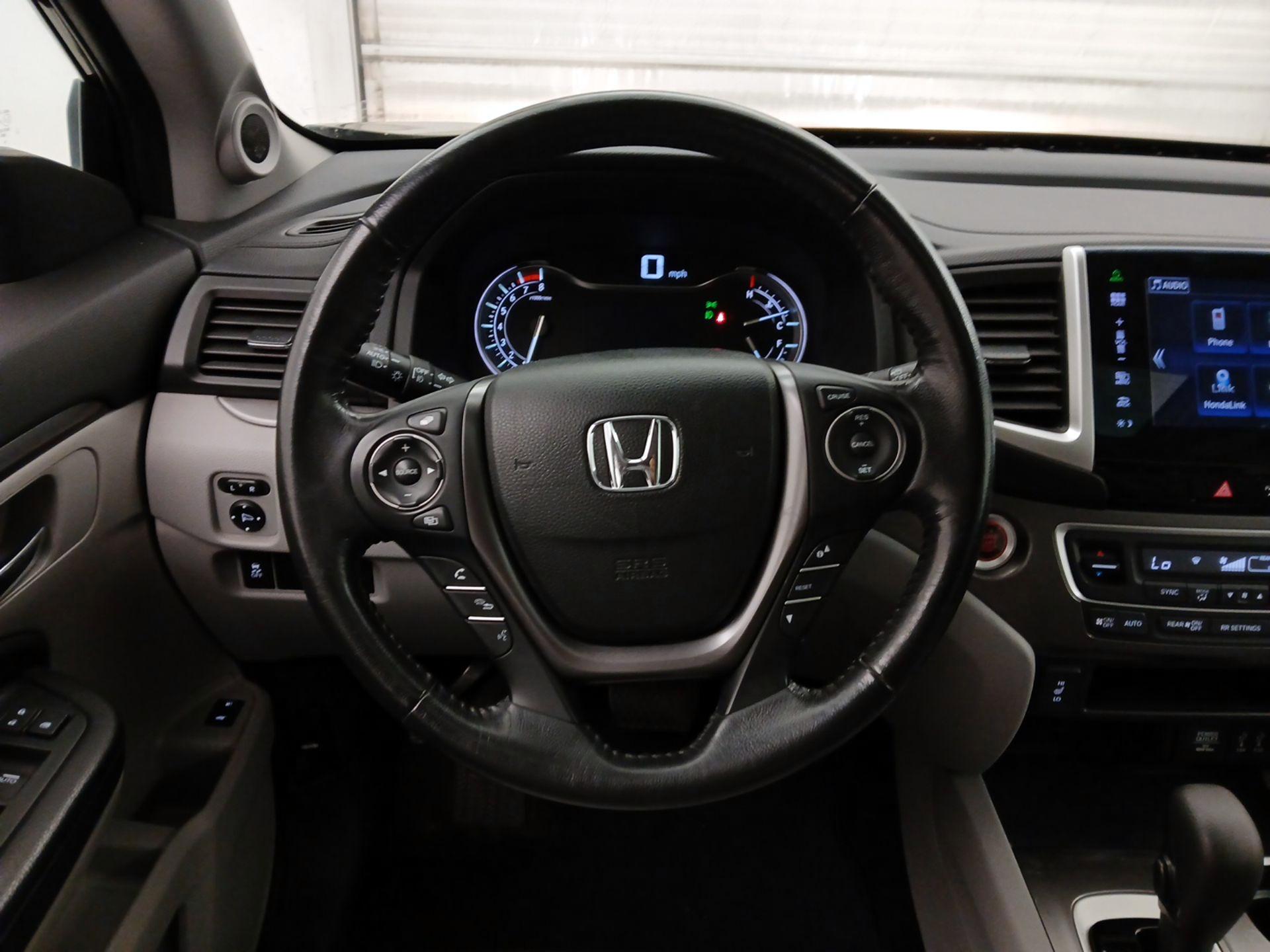 Thumbnail: 2016 Honda Pilot - 10
