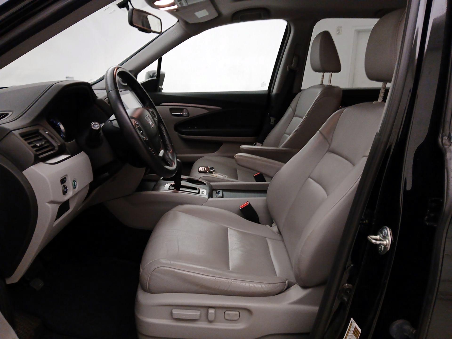 Thumbnail: 2016 Honda Pilot - 11