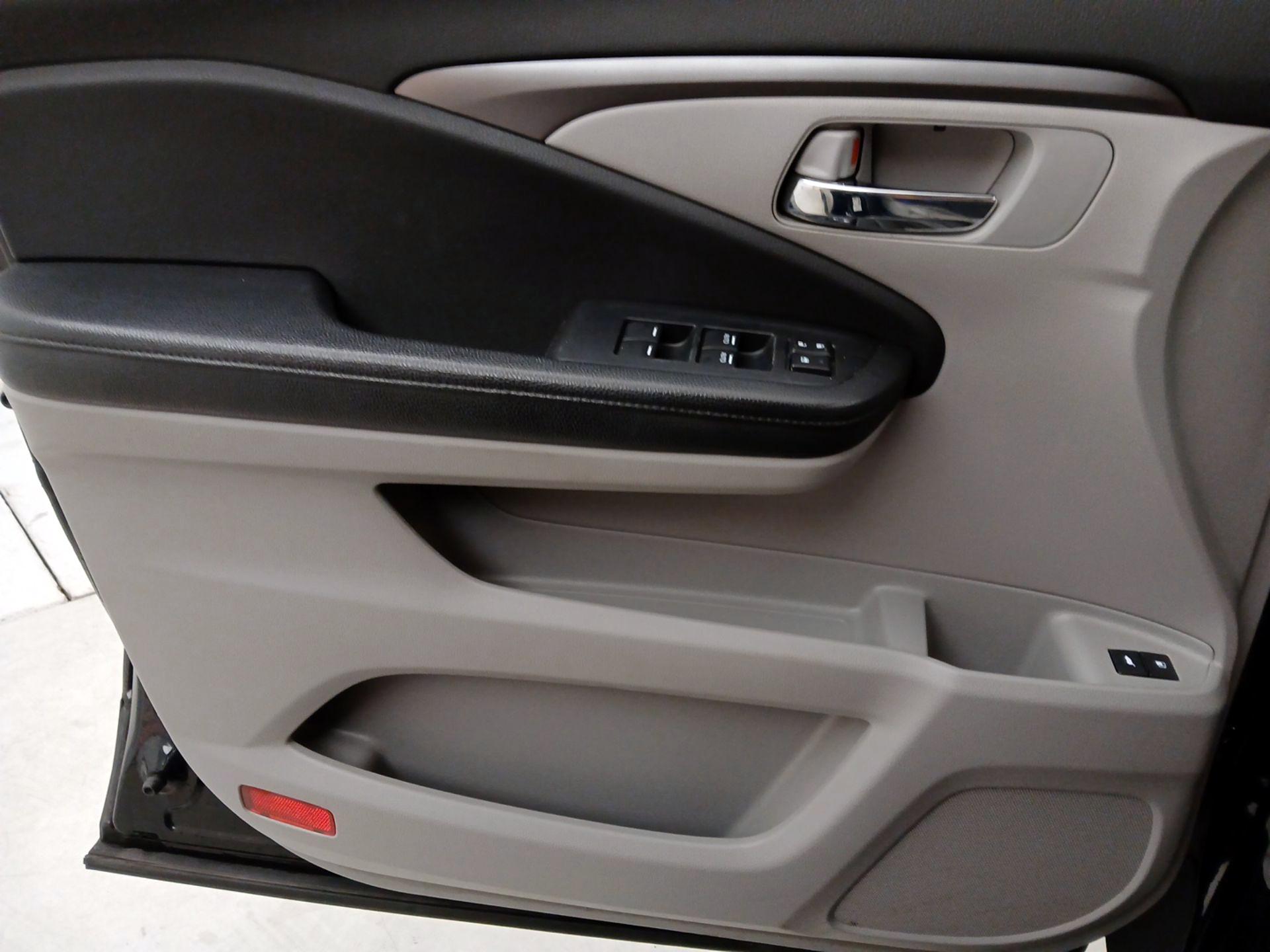 Thumbnail: 2016 Honda Pilot - 12