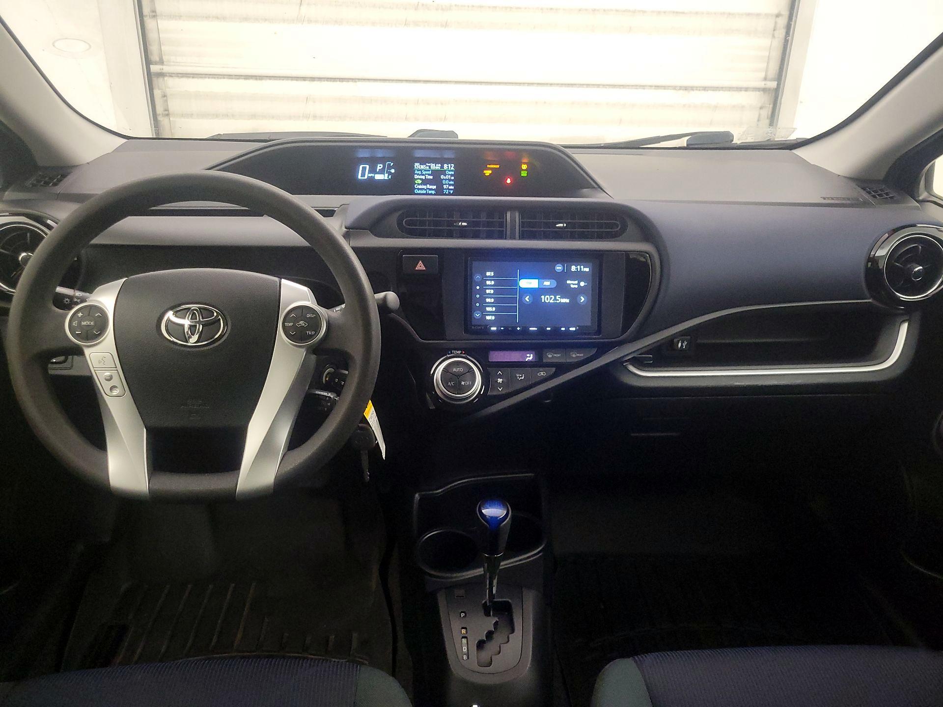Thumbnail: 2015 Toyota Prius c - 9
