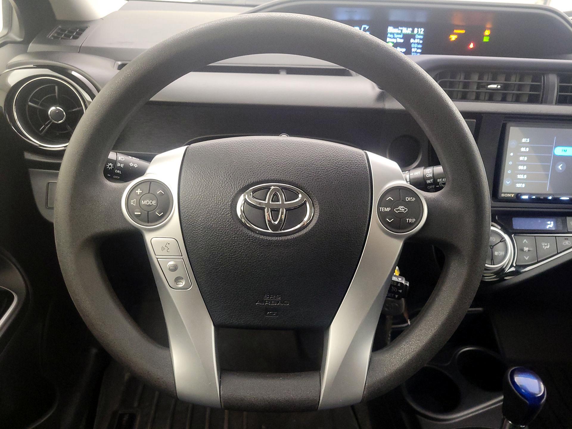 Thumbnail: 2015 Toyota Prius c - 10