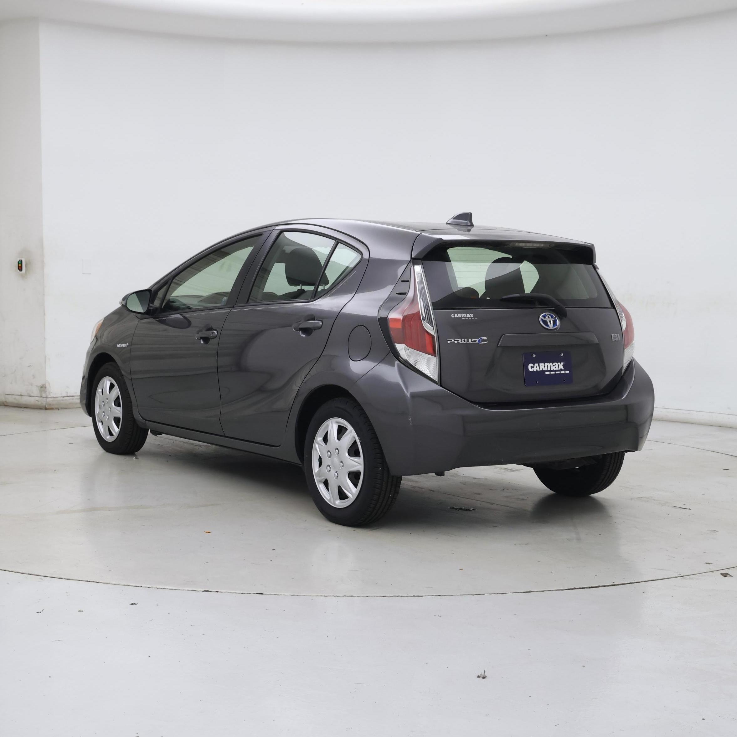 Thumbnail: 2015 Toyota Prius c - 2