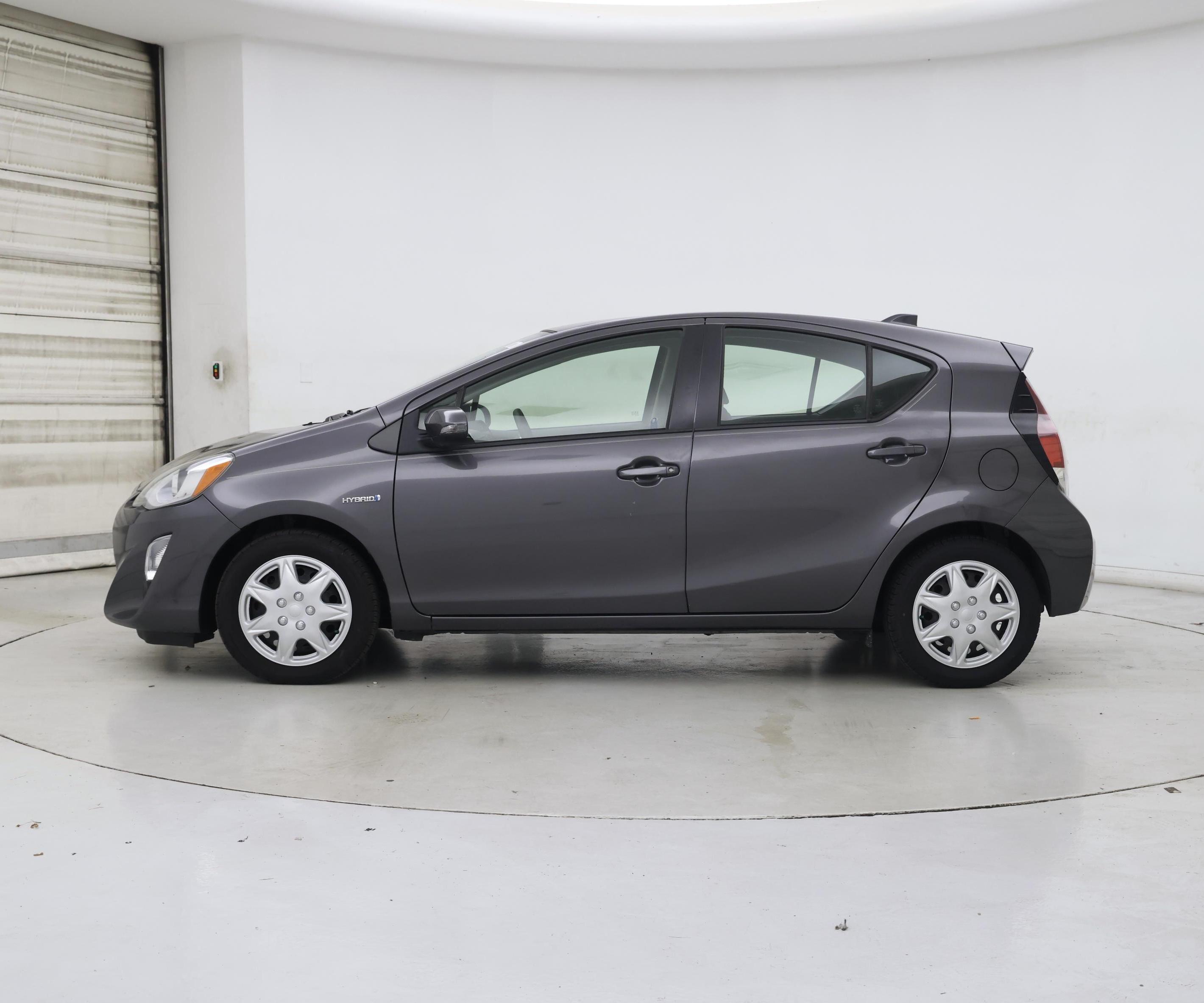 Thumbnail: 2015 Toyota Prius c - 3