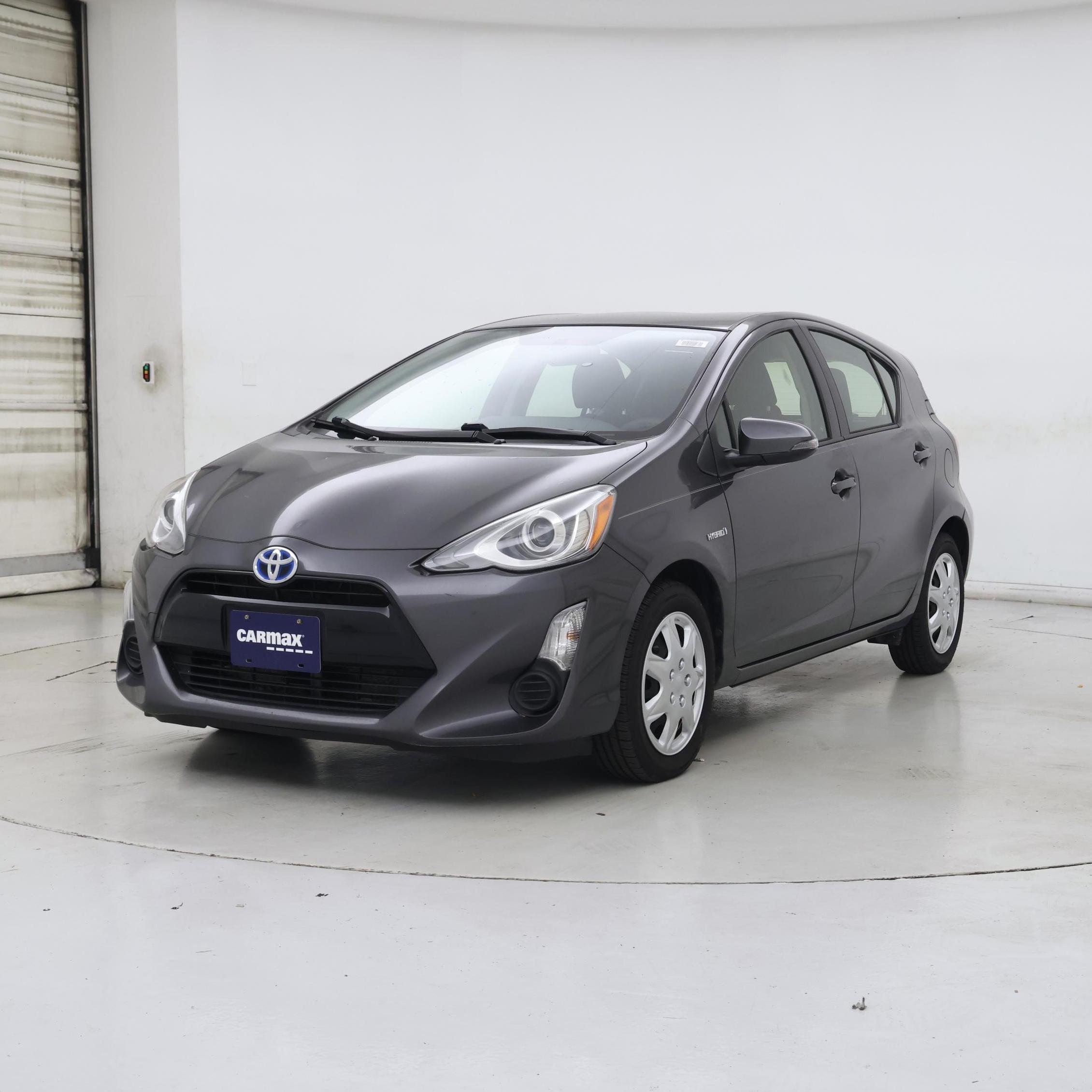 Thumbnail: 2015 Toyota Prius c - 4