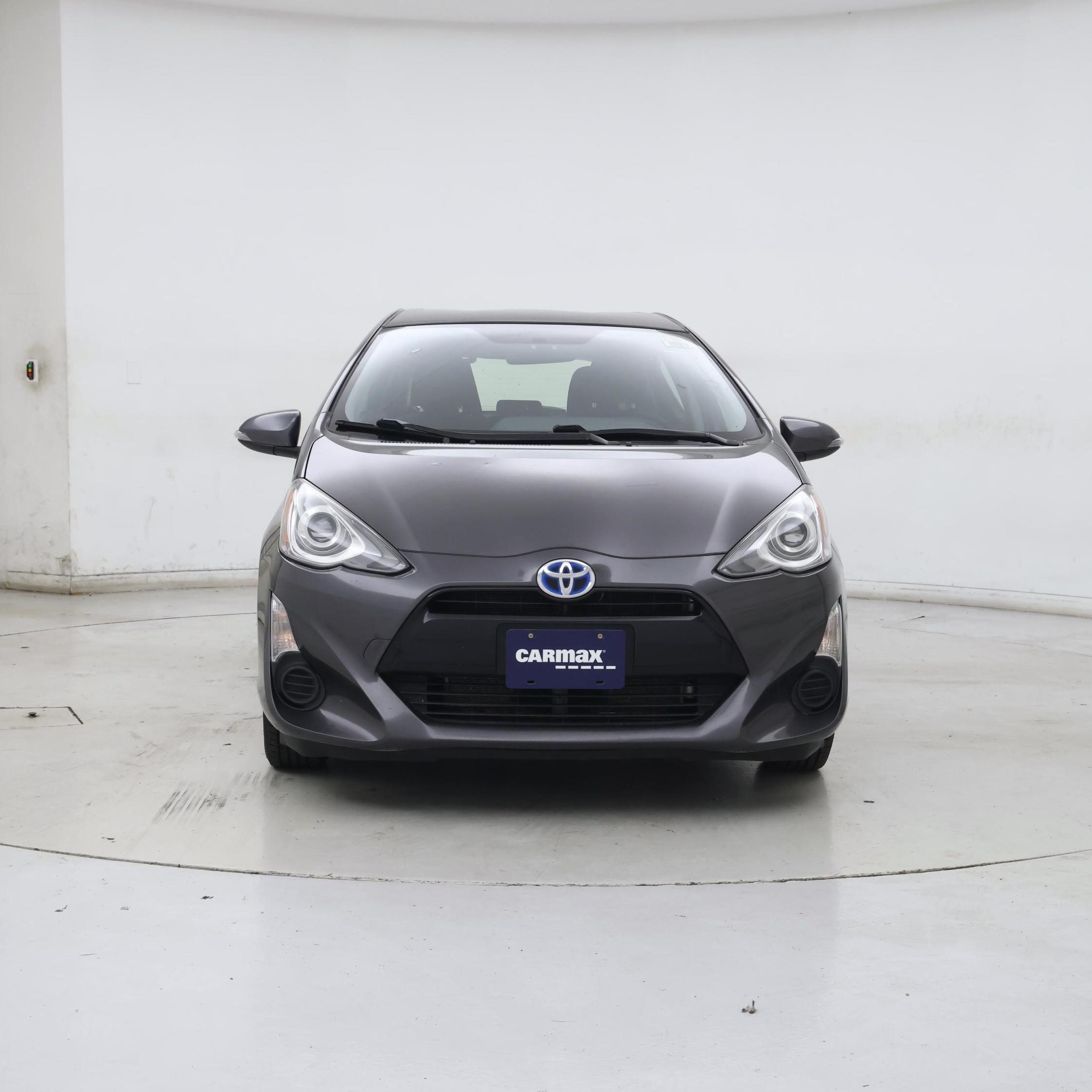 Thumbnail: 2015 Toyota Prius c - 5