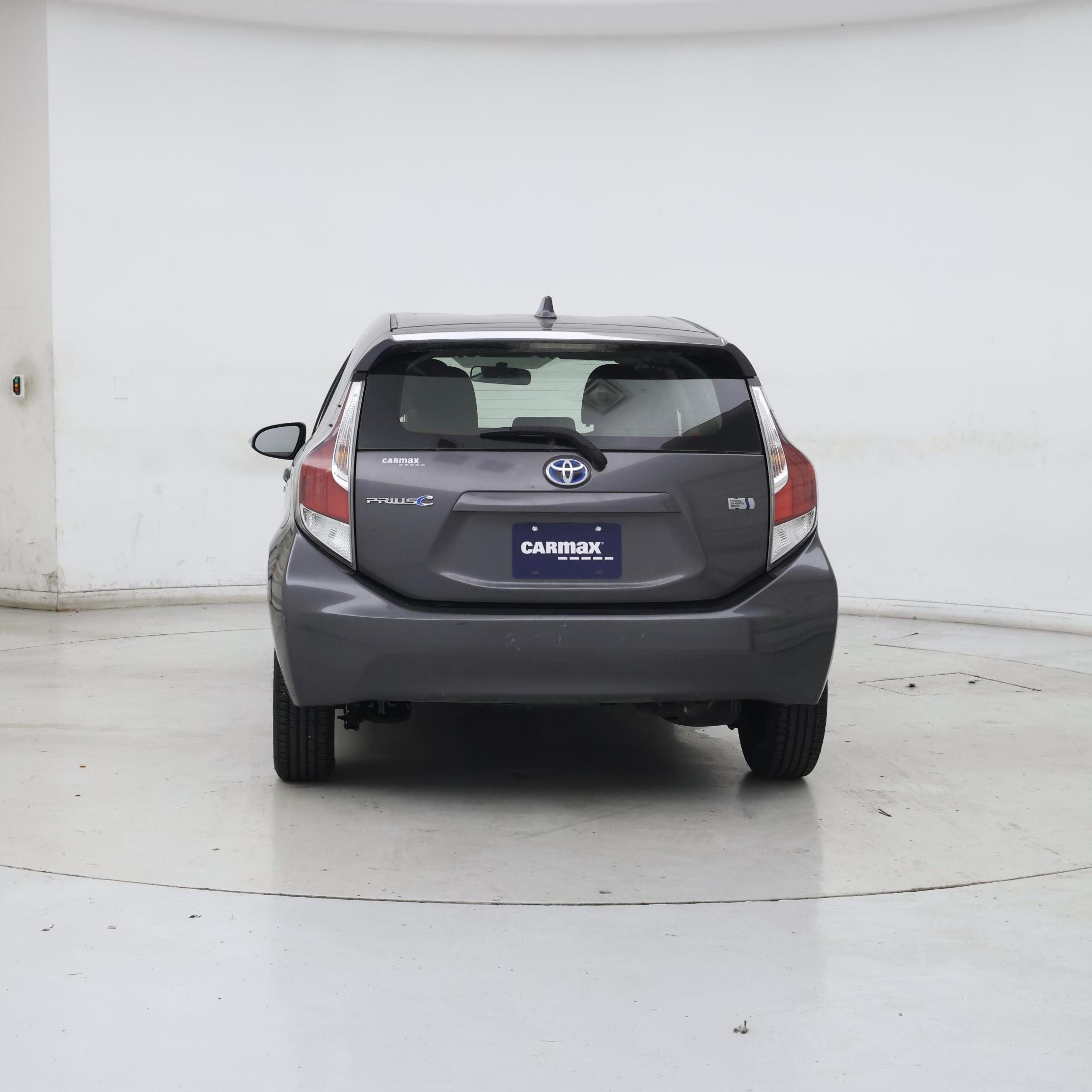 Thumbnail: 2015 Toyota Prius c - 6