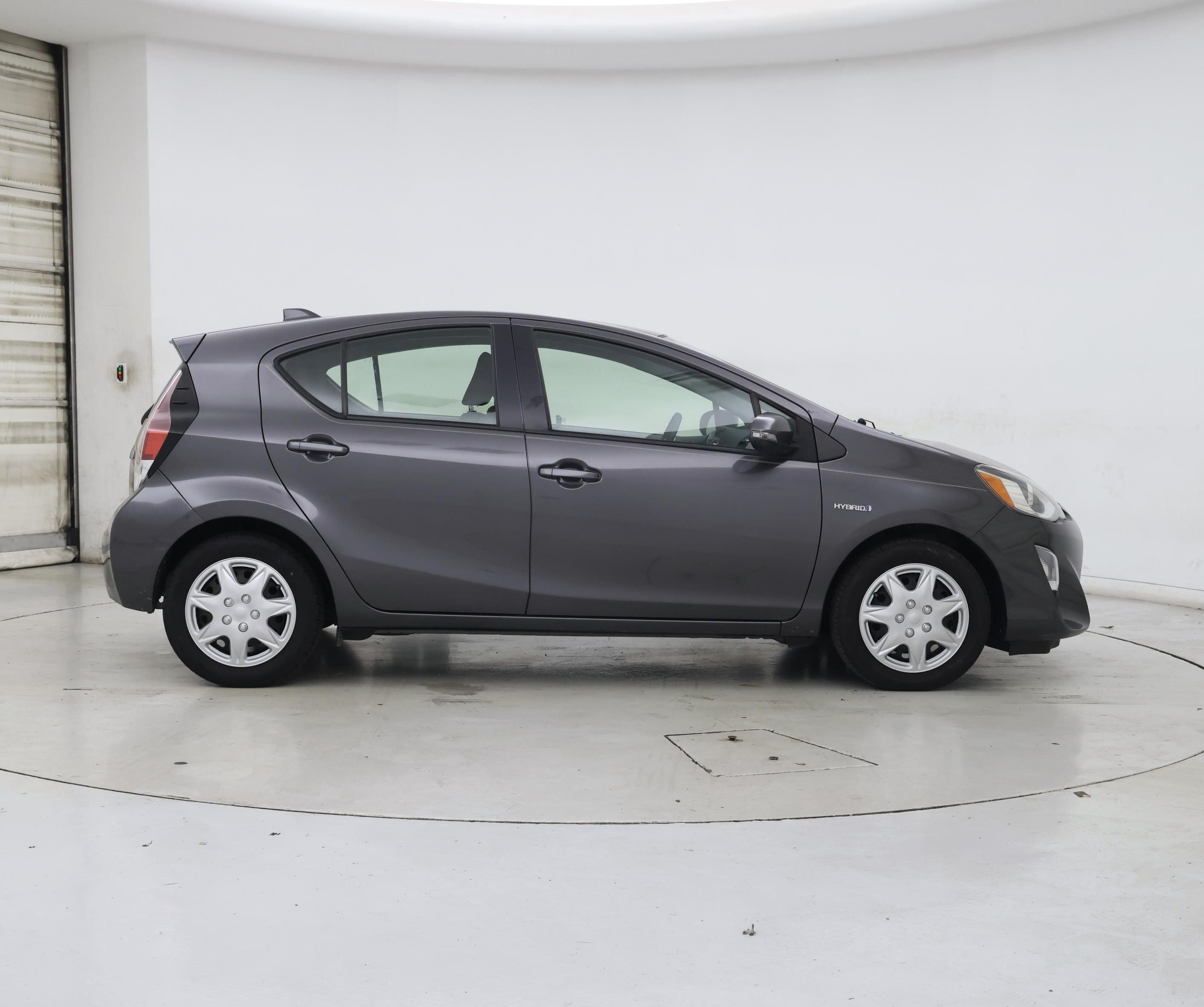 Thumbnail: 2015 Toyota Prius c - 7