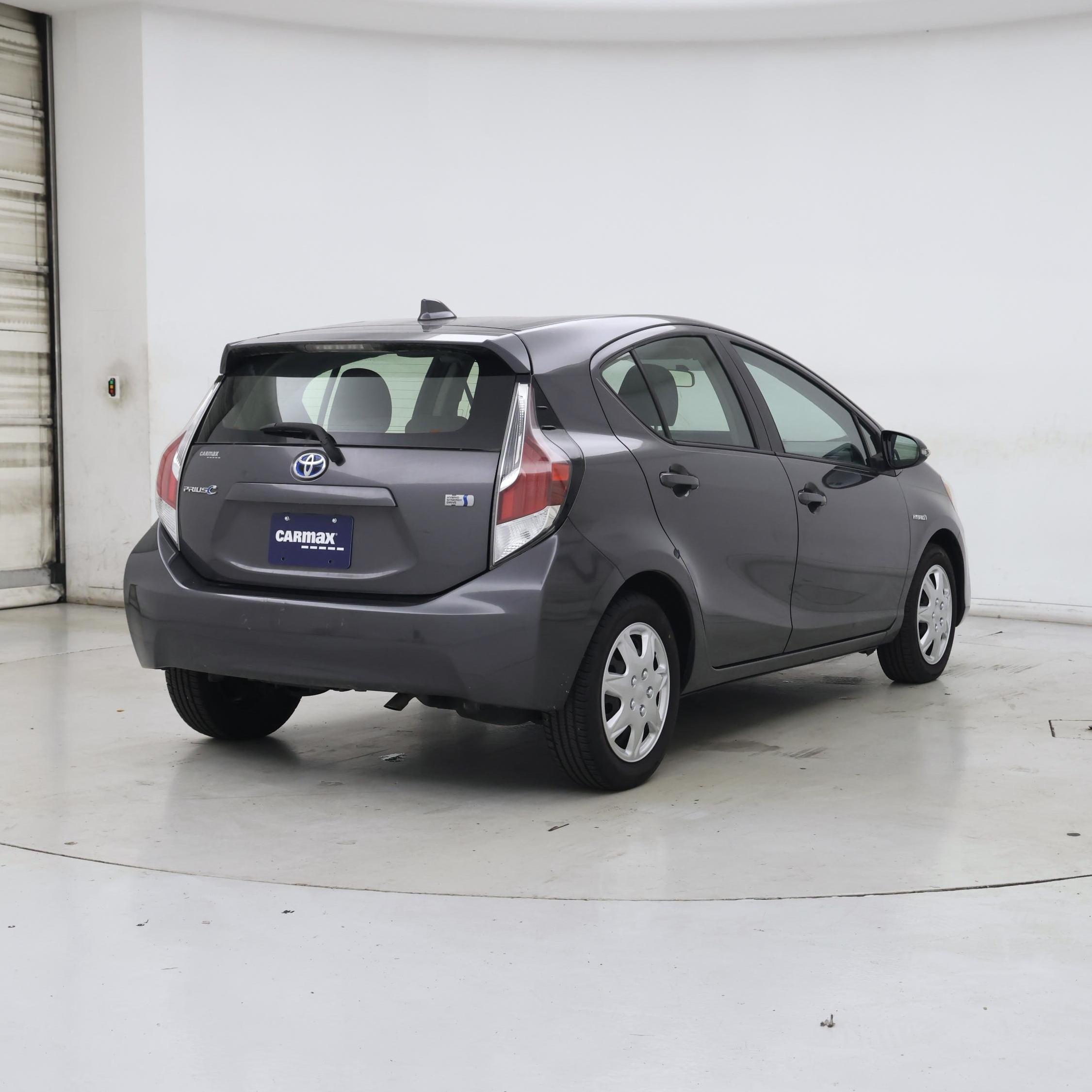 Thumbnail: 2015 Toyota Prius c - 8