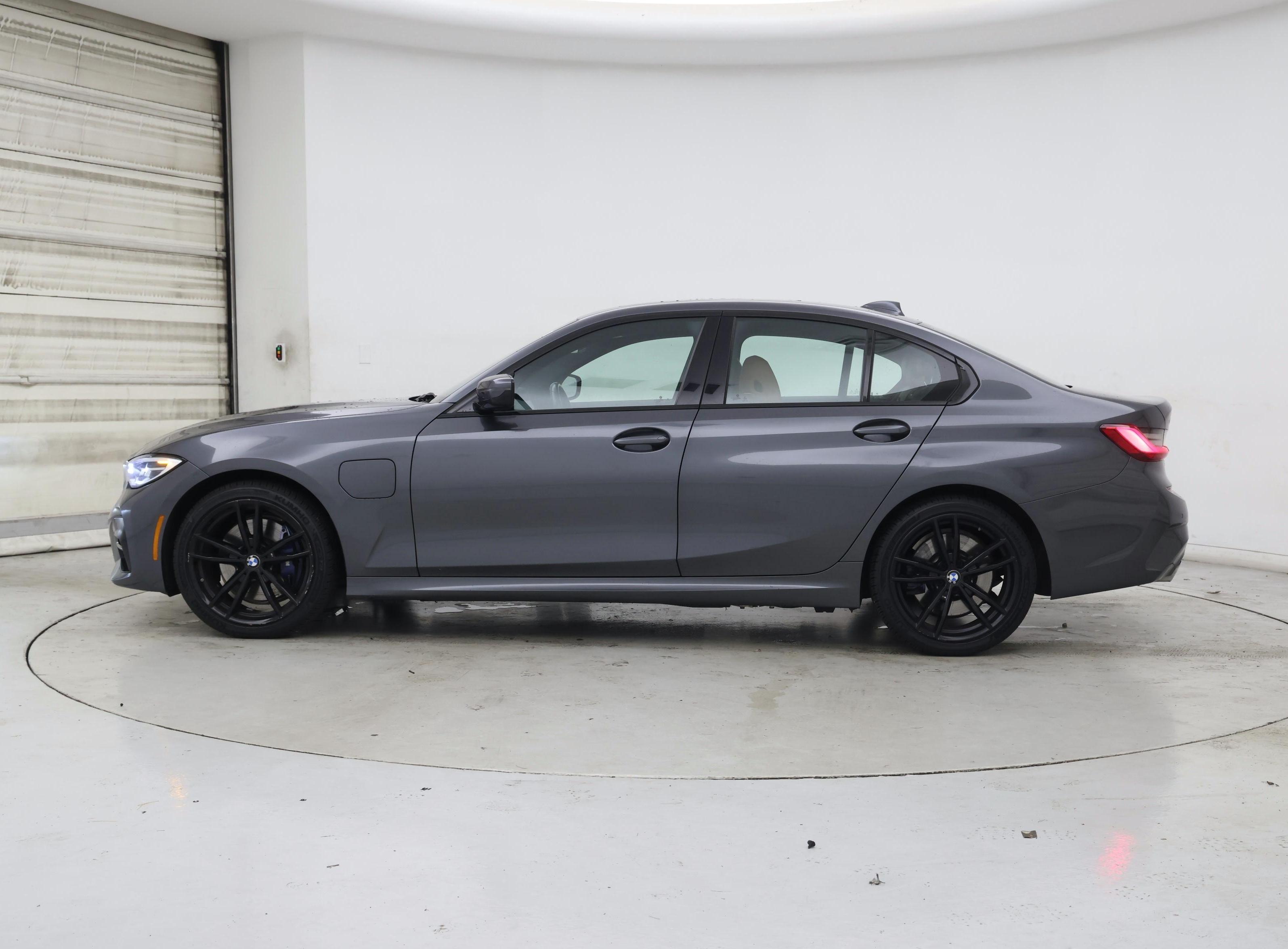 Thumbnail: 2021 BMW 3 Series - 3