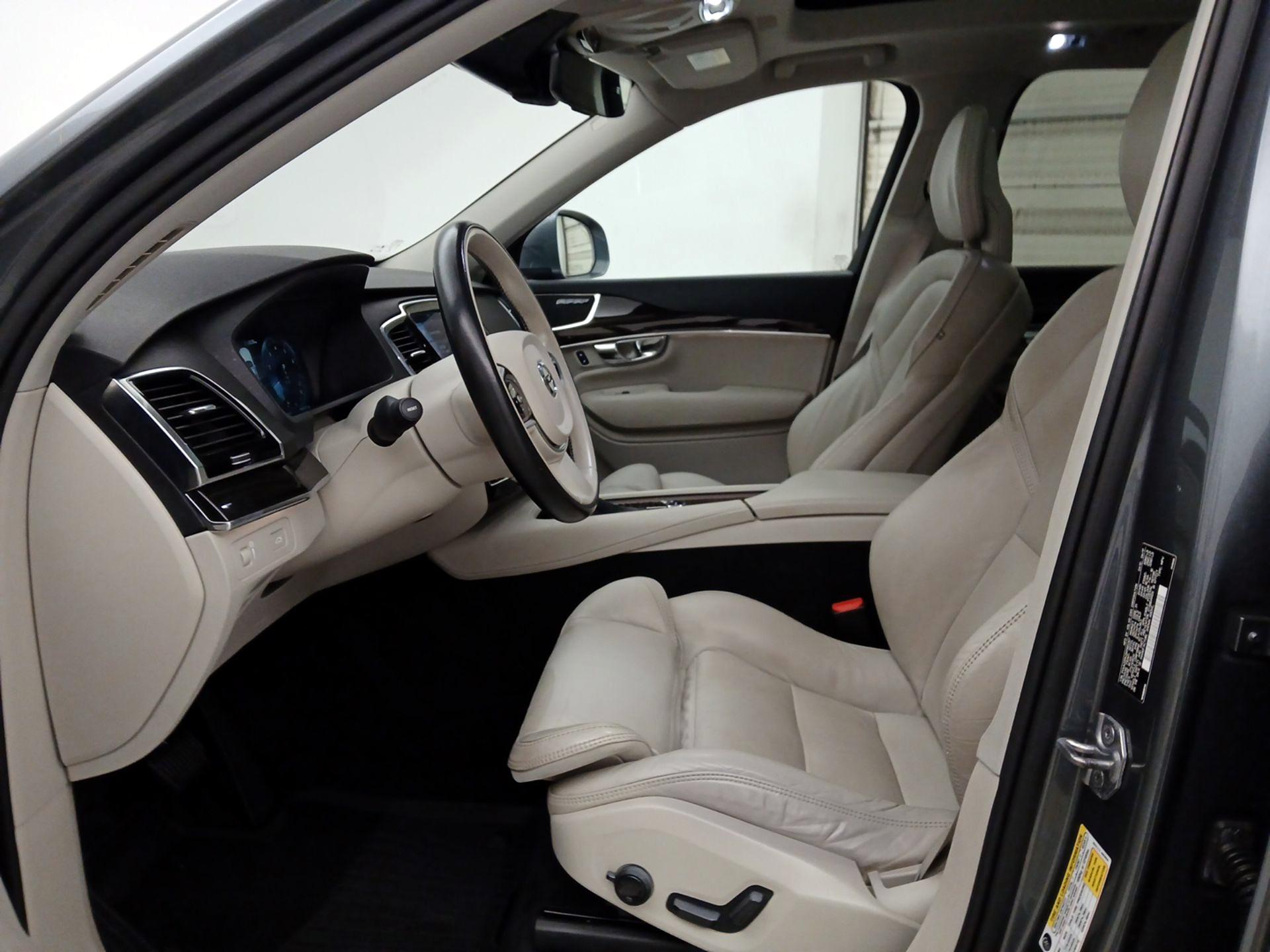 Thumbnail: 2017 Volvo XC90 - 11