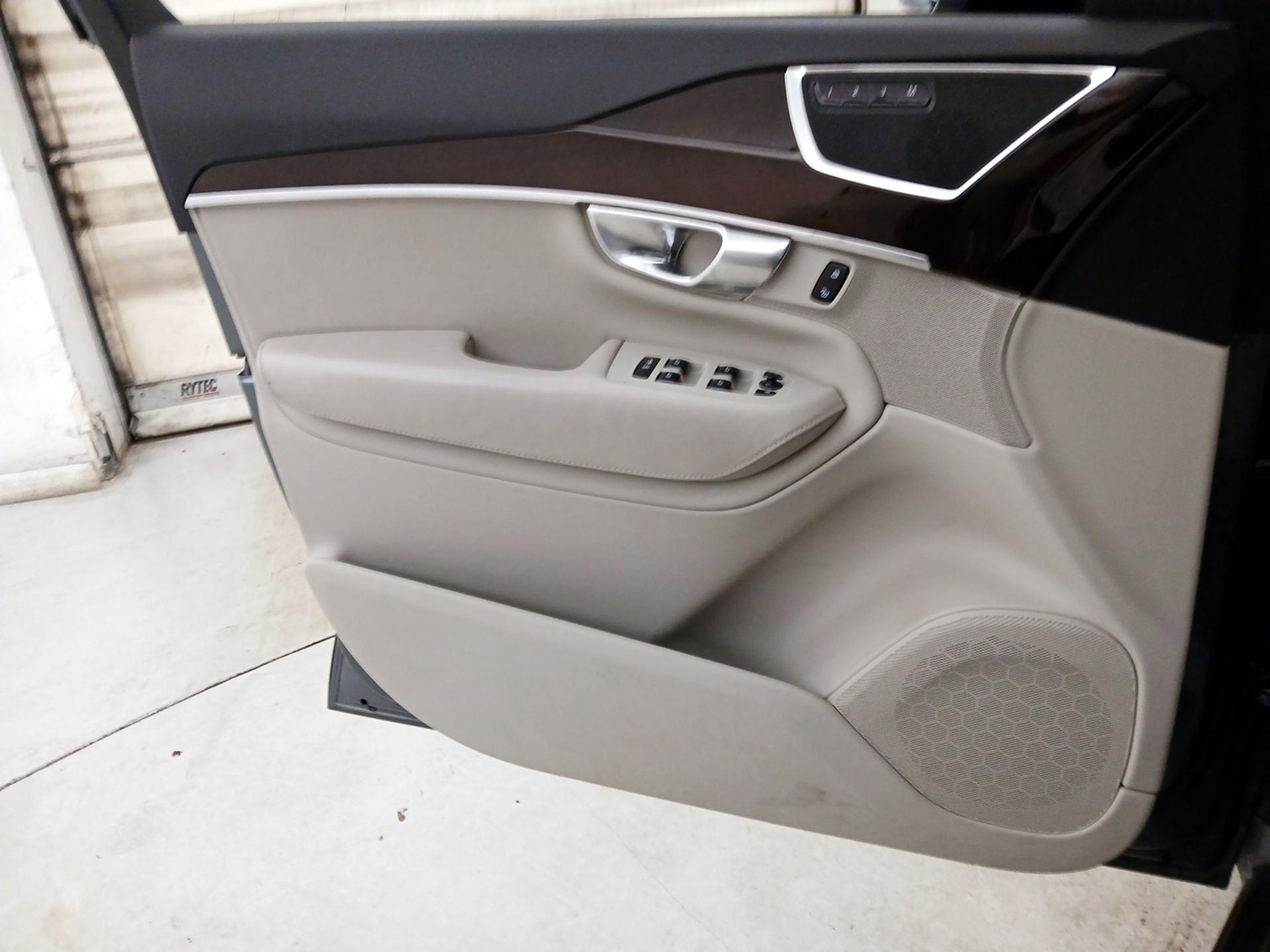 Thumbnail: 2017 Volvo XC90 - 12