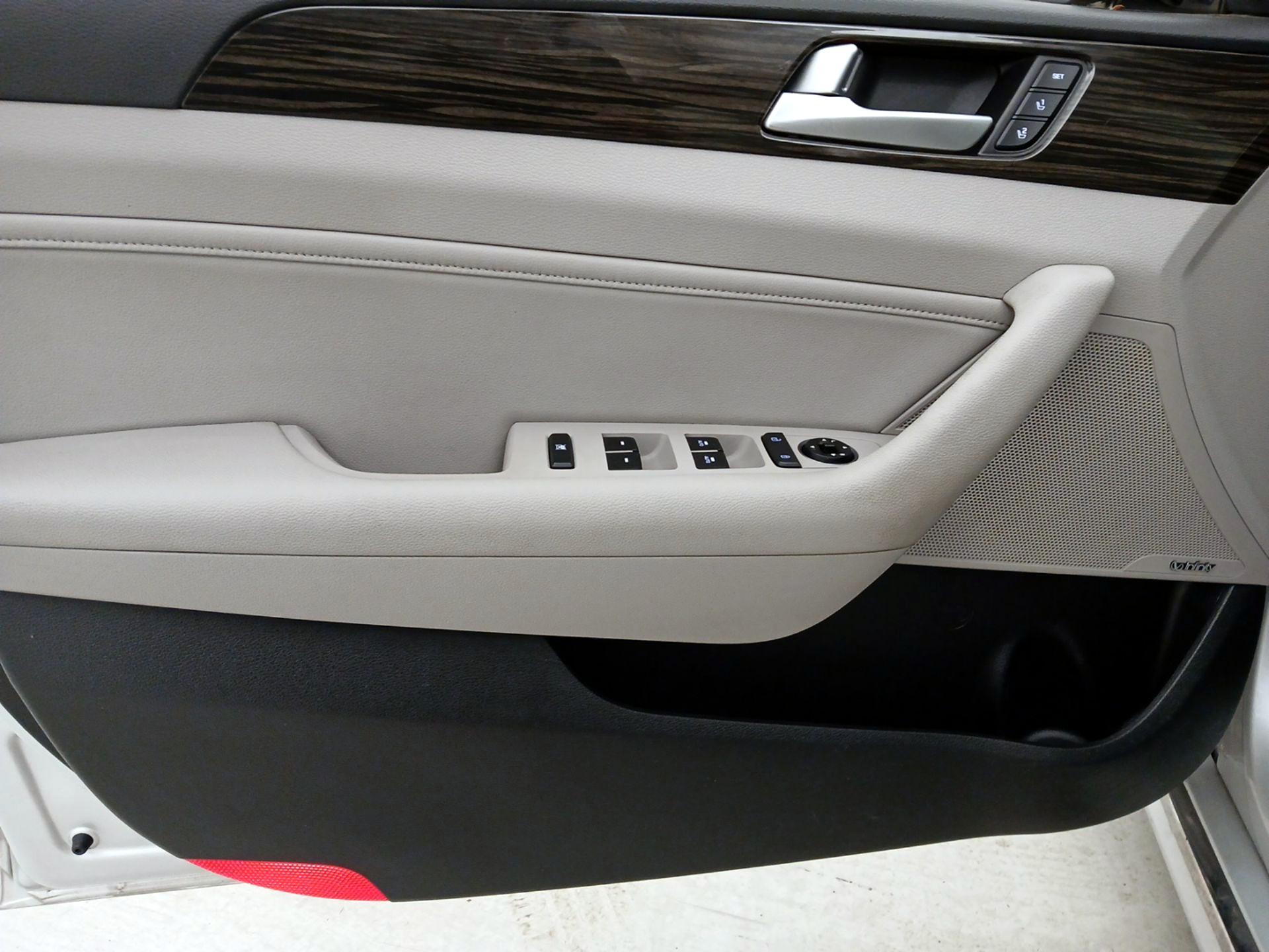 Thumbnail: 2016 Hyundai Sonata - 12