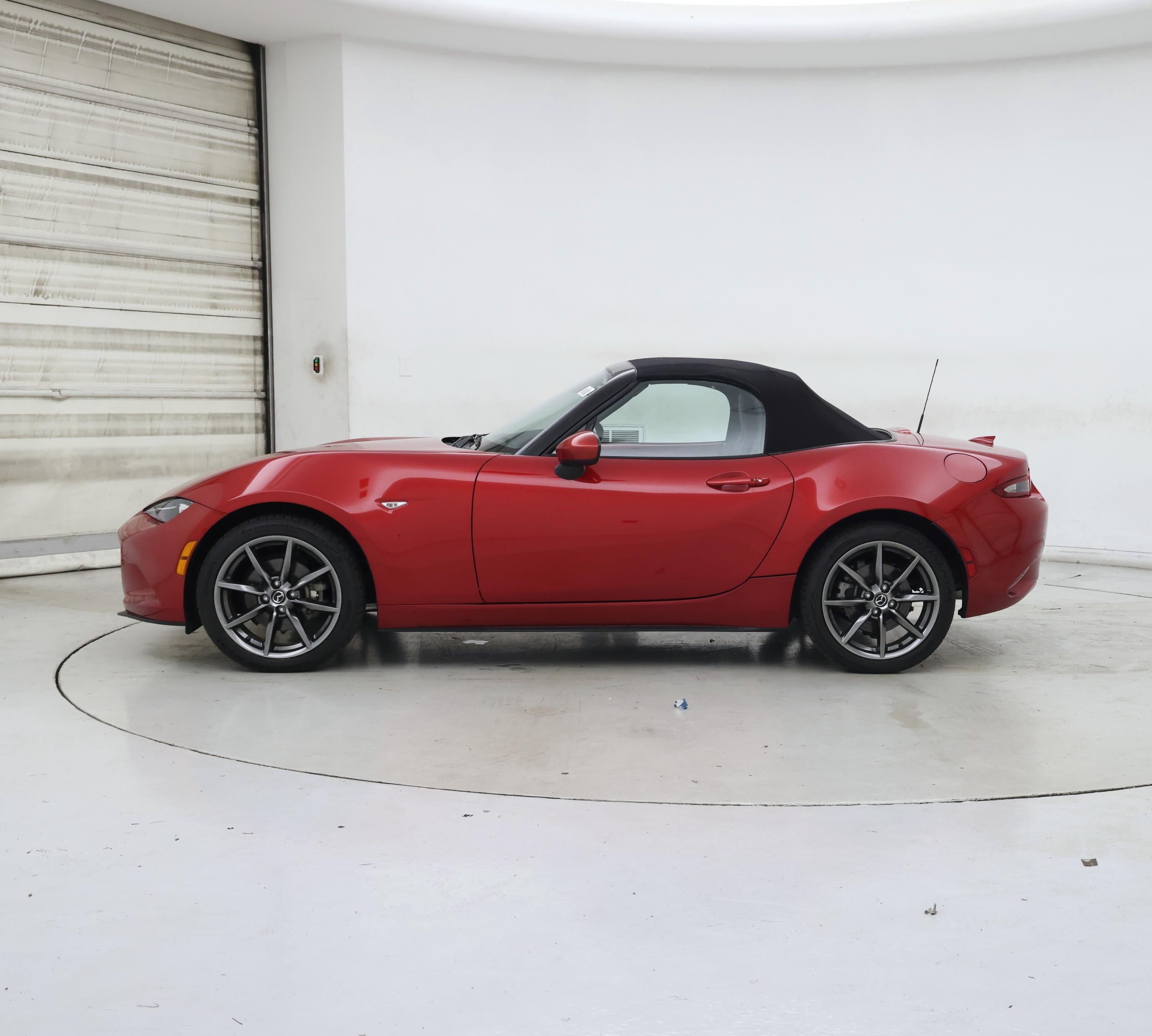 Thumbnail: 2016 Mazda MX-5 Miata - 3
