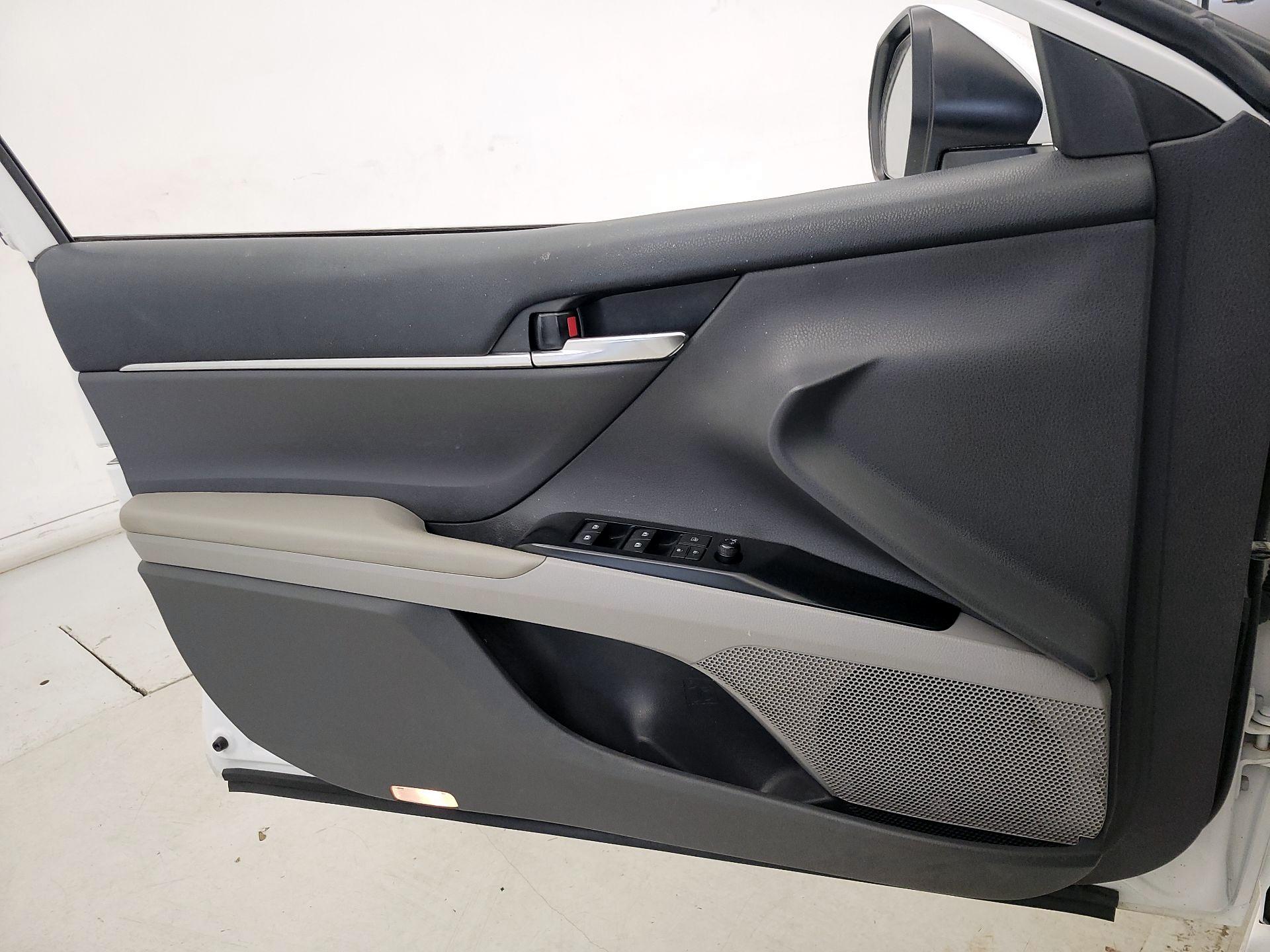 Thumbnail: 2019 Toyota Camry - 12