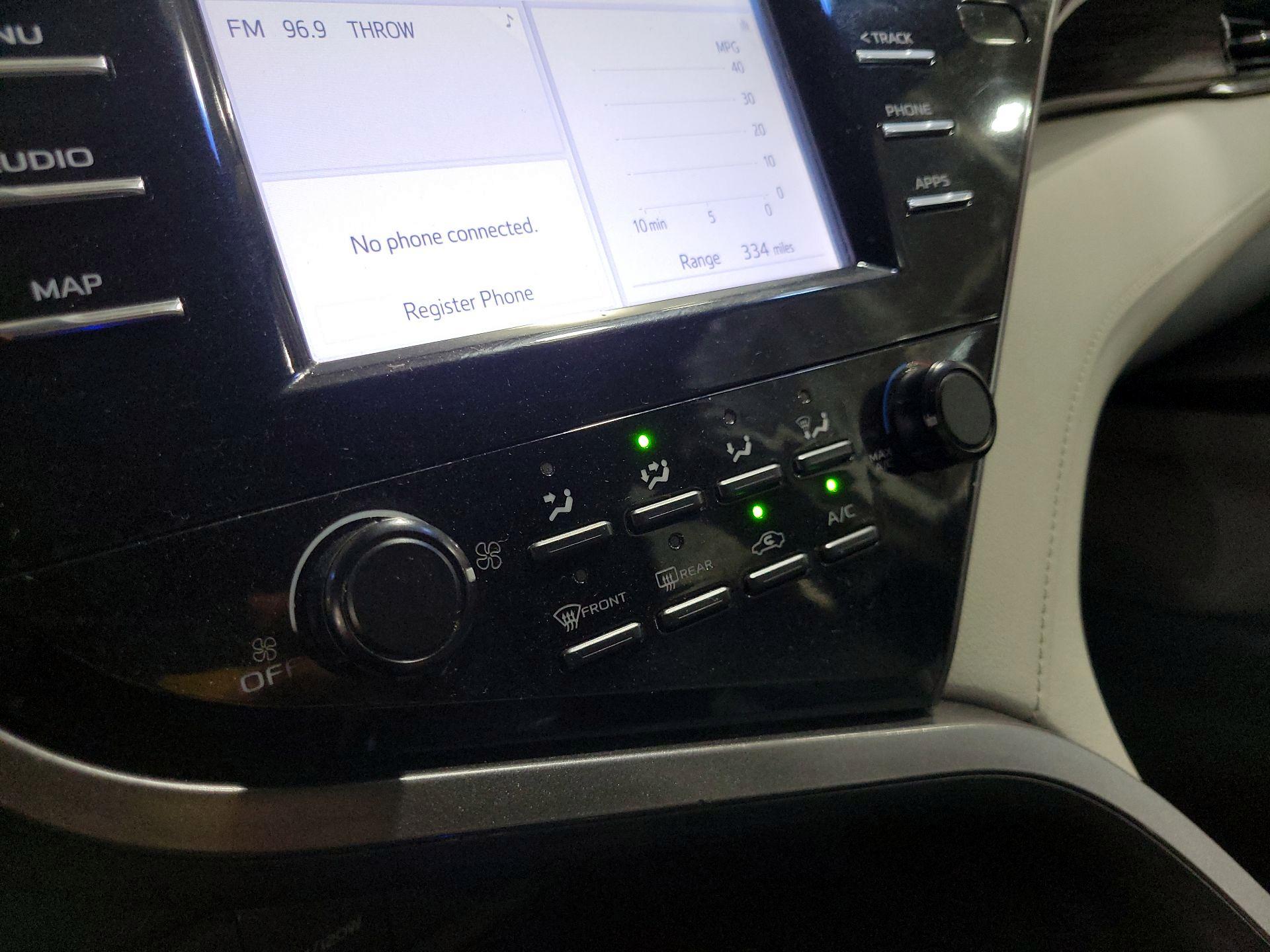 Thumbnail: 2019 Toyota Camry - 16