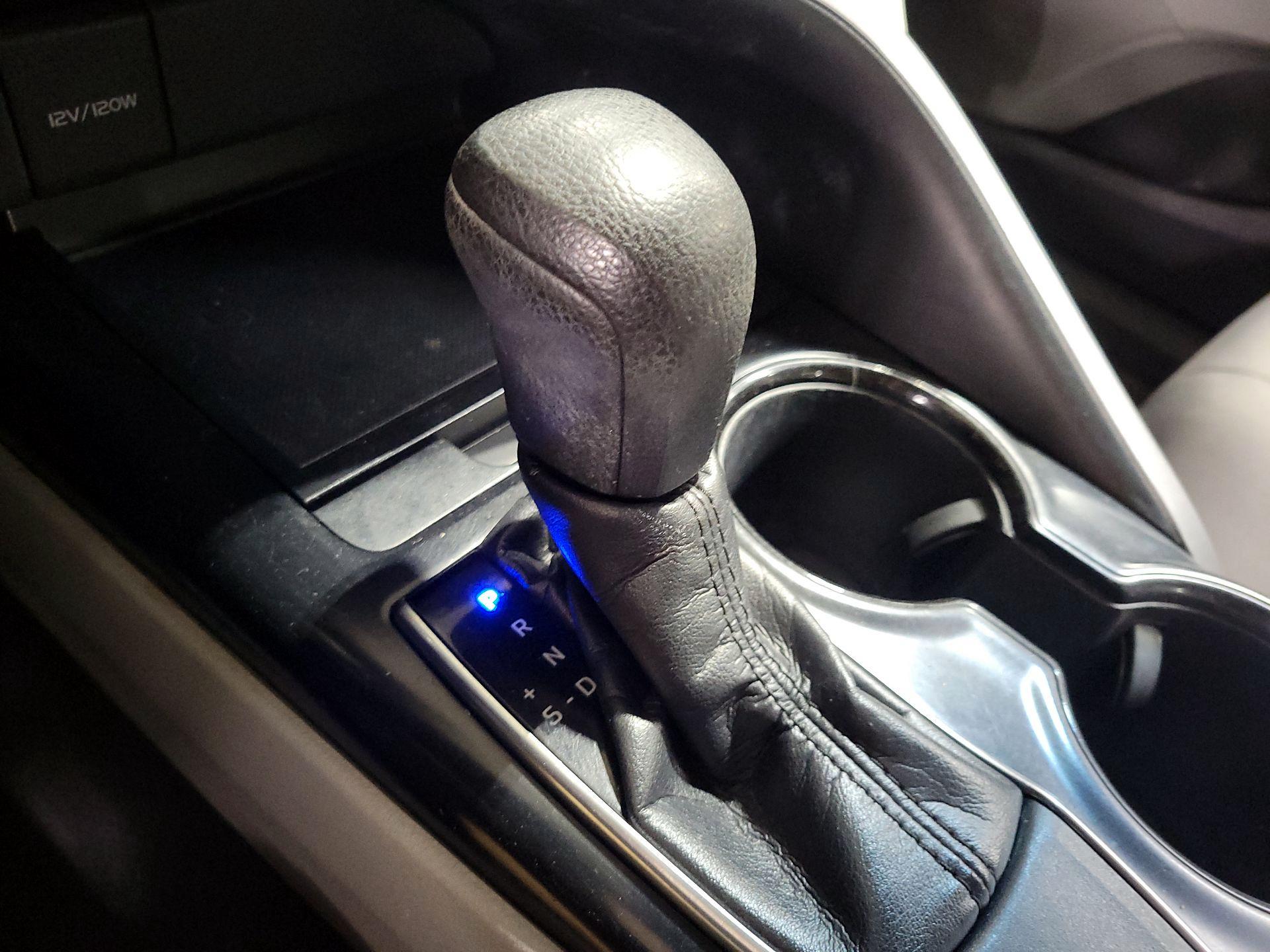 Thumbnail: 2019 Toyota Camry - 17