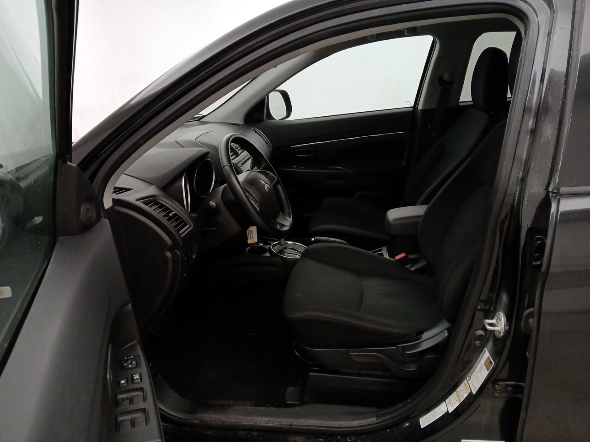 Thumbnail: 2015 Mitsubishi Outlander Sport - 11