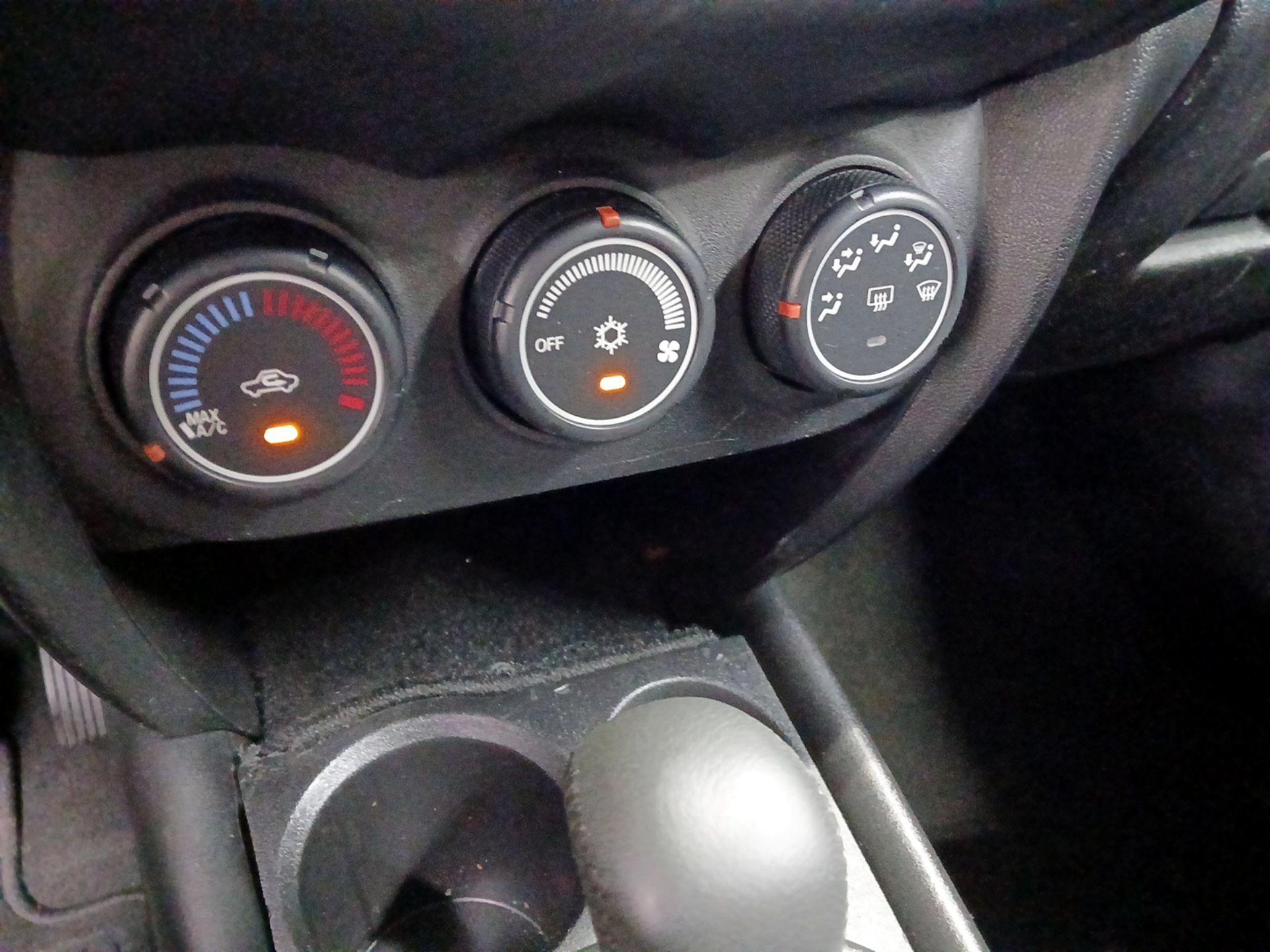 Thumbnail: 2015 Mitsubishi Outlander Sport - 15