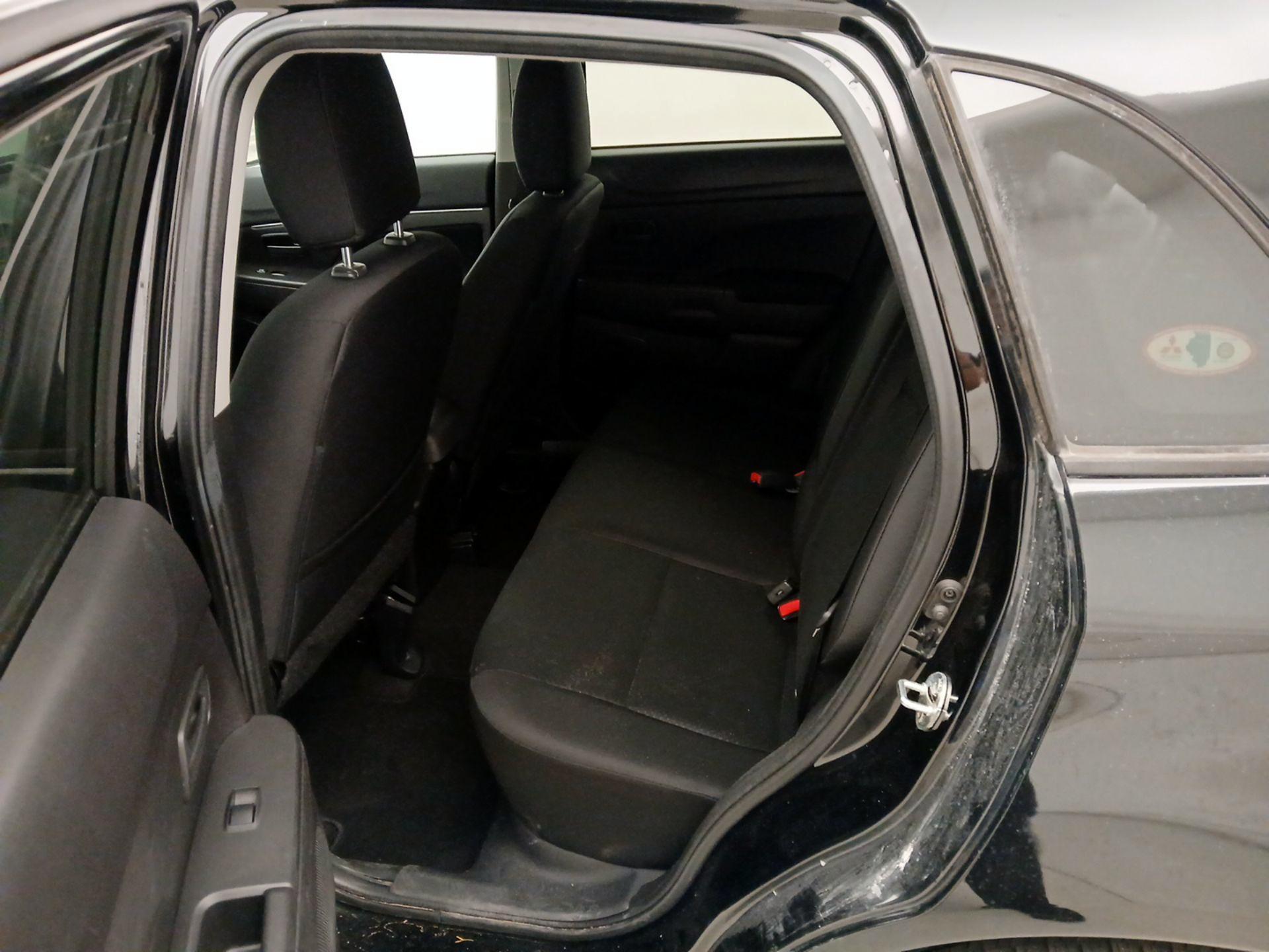 Thumbnail: 2015 Mitsubishi Outlander Sport - 18