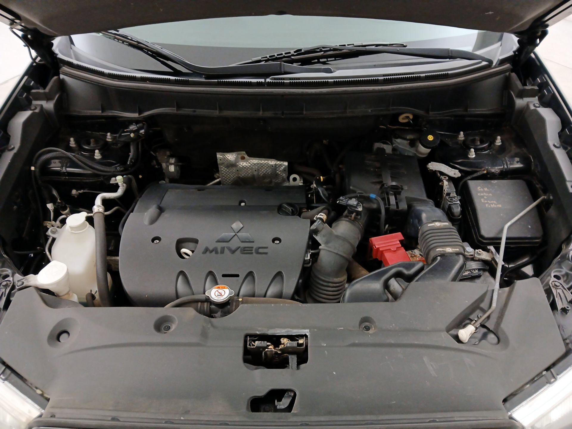 Thumbnail: 2015 Mitsubishi Outlander Sport - 20