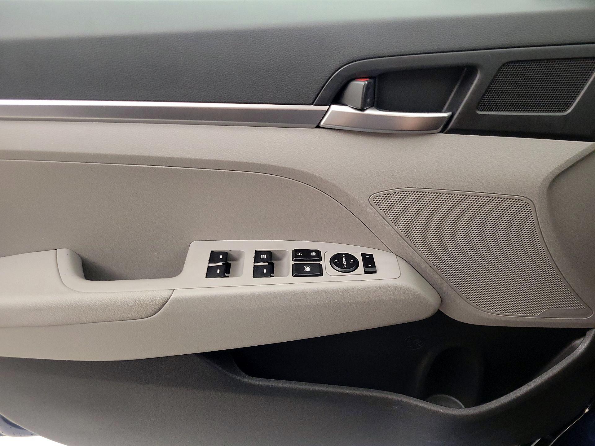 Thumbnail: 2019 Hyundai Elantra - 12