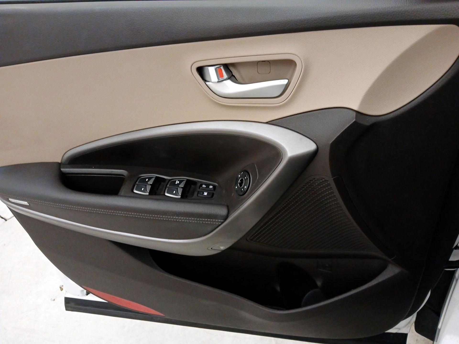 Thumbnail: 2014 Hyundai Santa Fe - 12
