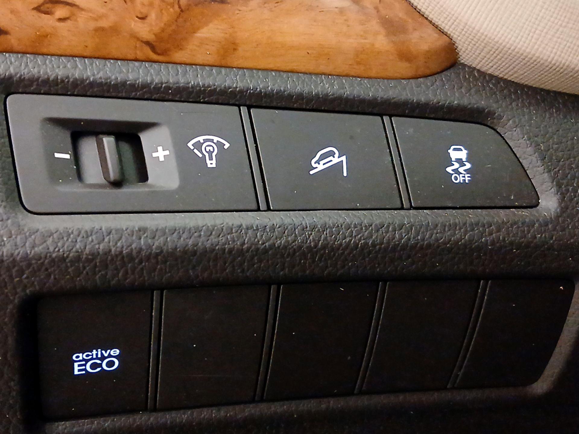 Thumbnail: 2014 Hyundai Santa Fe - 13