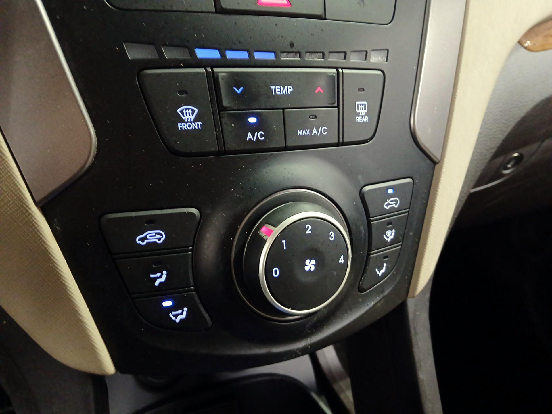 Thumbnail: 2014 Hyundai Santa Fe - 16