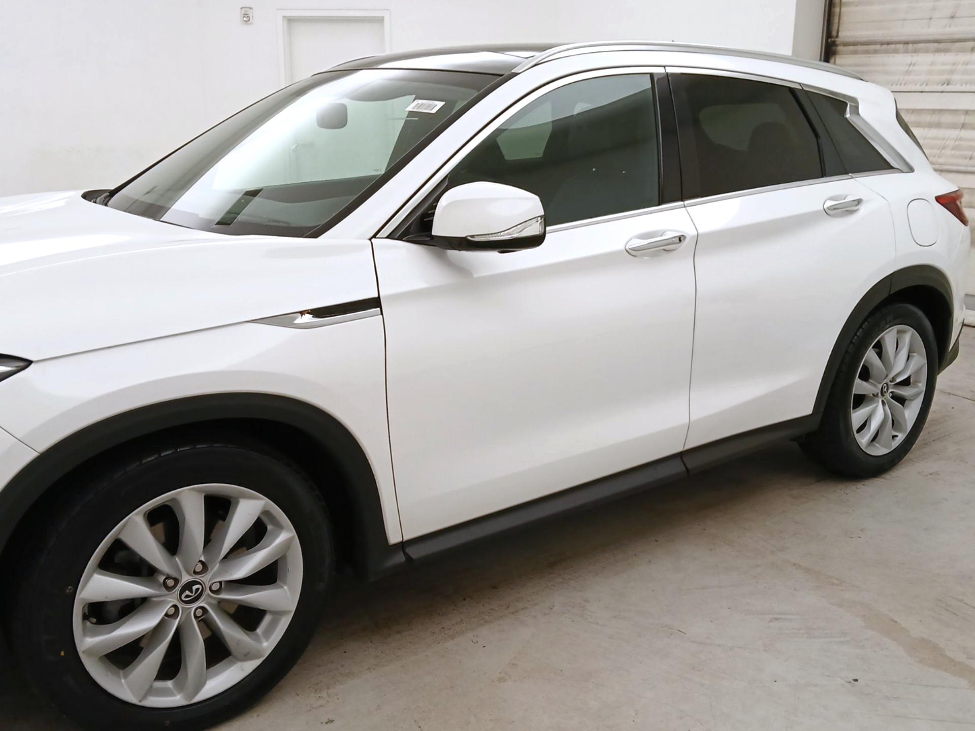 Thumbnail: 2019 INFINITI QX50 - 3